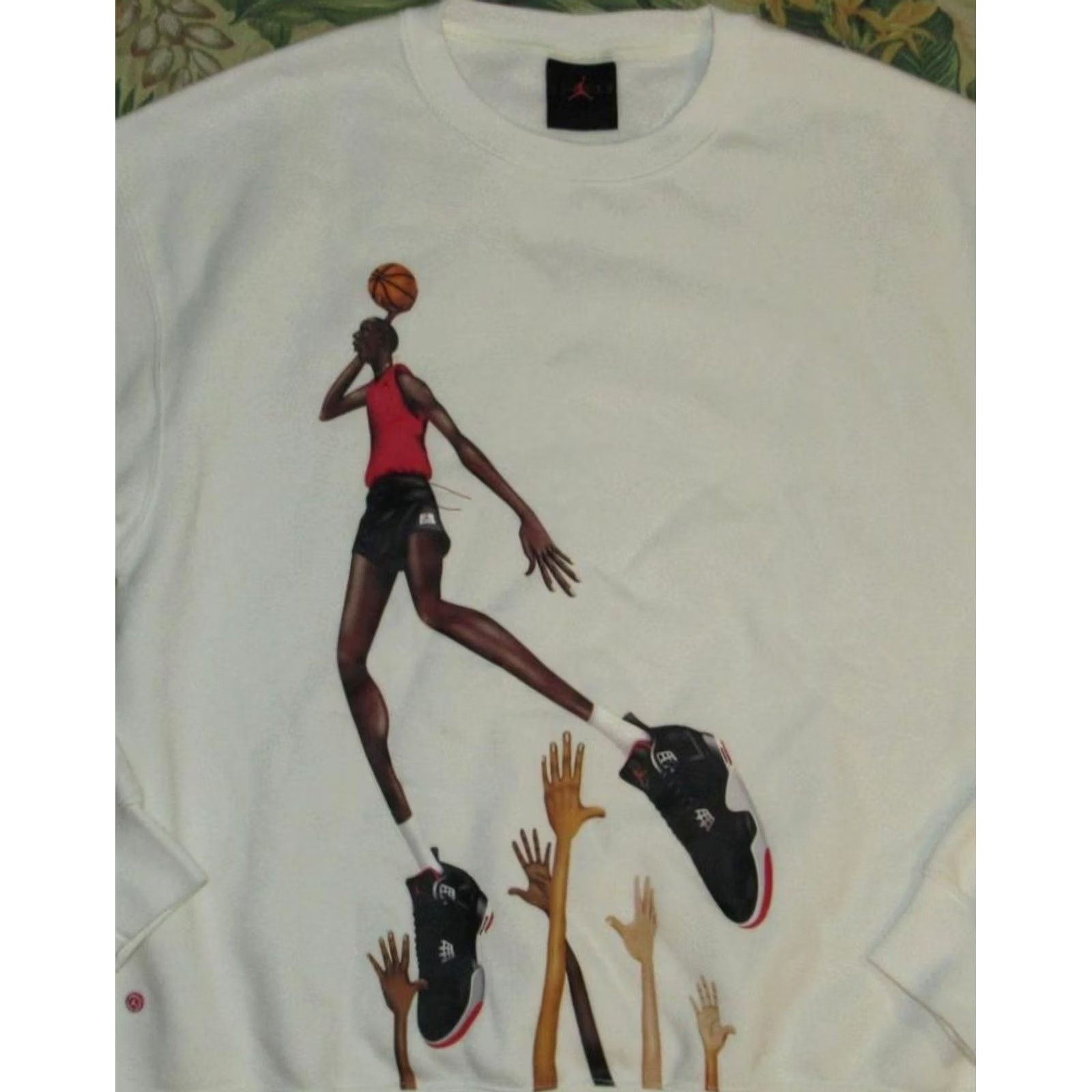 Nike NIKE Jordan Artist Series Darien Birks Crew Neck Fleece Sweatshirt Small Women White Crew Neck Sweatshirt S Womens Size S / US 4 / IT 40 - 2 Thumbnail