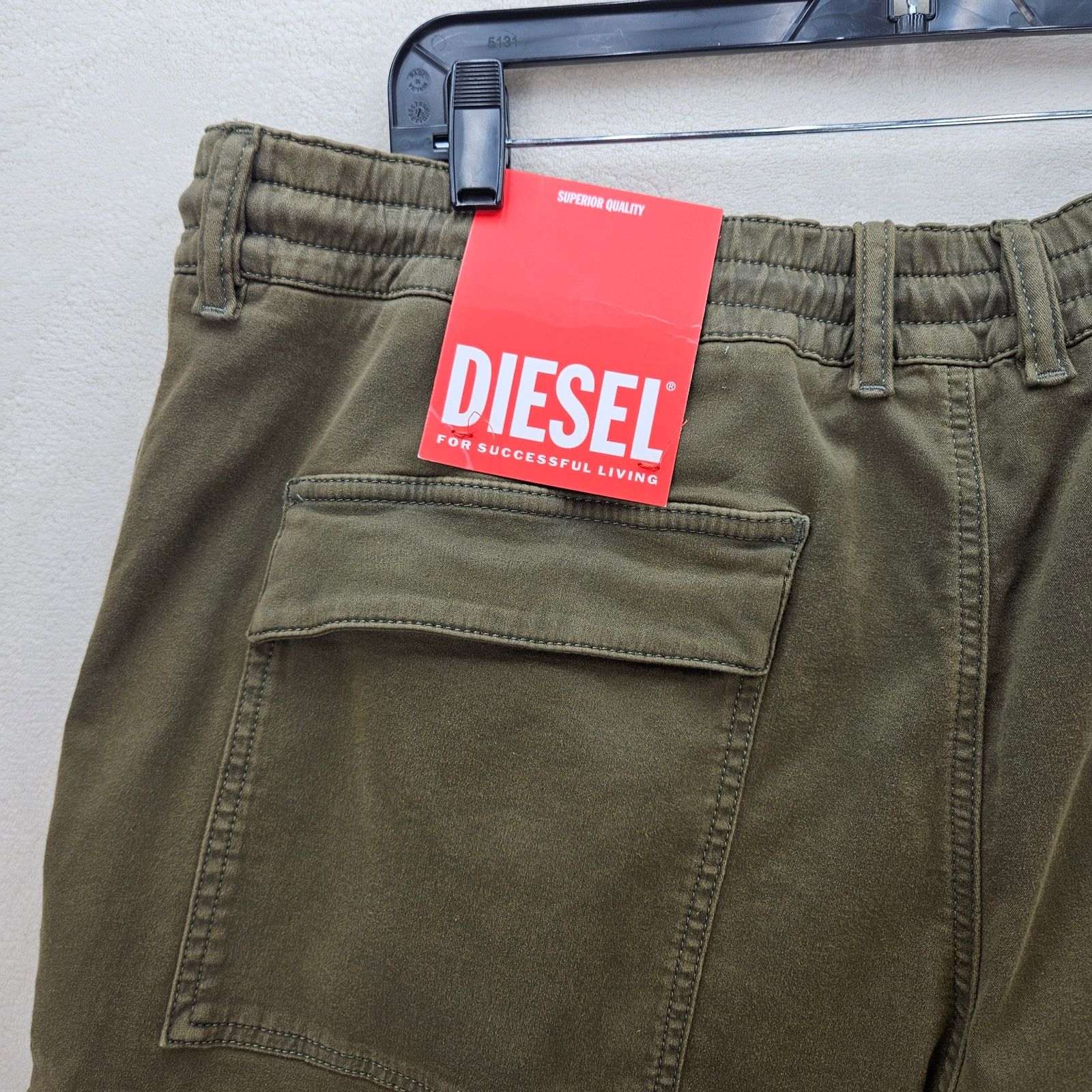 Diesel DIESEL MEN'S 40 D-KROOLEY CARGO SHORTS MILITARY GREEN $325 Size US 40 / EU 56 - 8 Thumbnail