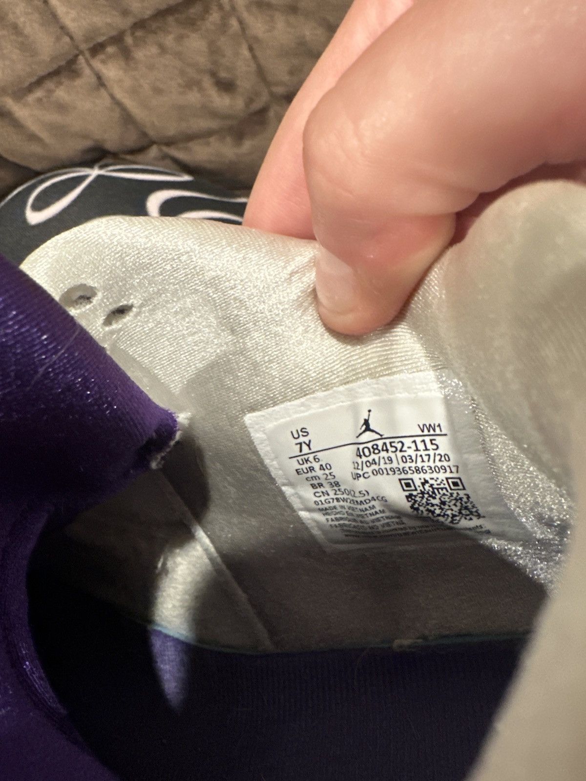 Nike Metallic 4’s Size US 7 / EU 40 - 5 Thumbnail