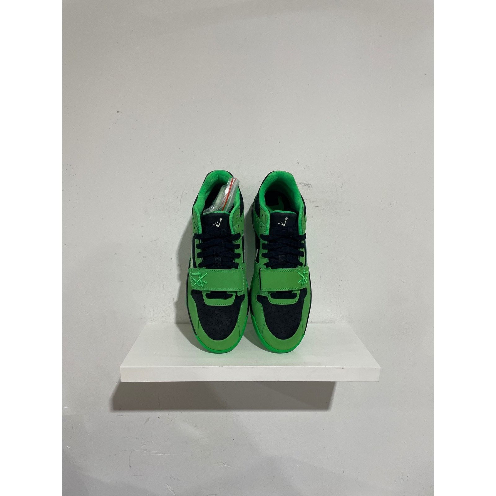 Nike JORDAN CJ1 T-REXX 'TRAVIS SCOTT GREEN SPARK' SIZE 10.5 Size US 10.5 / EU 43-44 - 3 Thumbnail