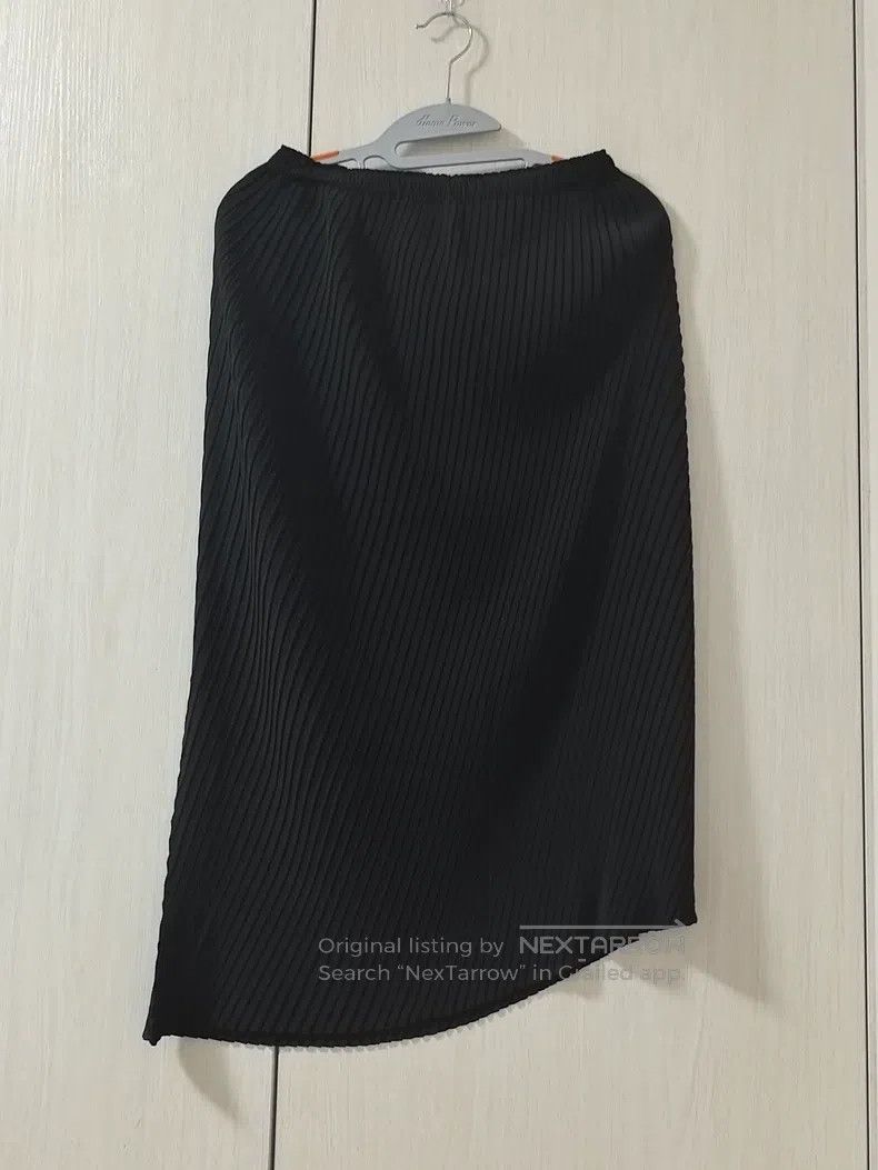 Issey Miyake Issey Miyake Midi Skirt, Black Size 25" / US 0 / IT 36 - 1 Thumbnail
