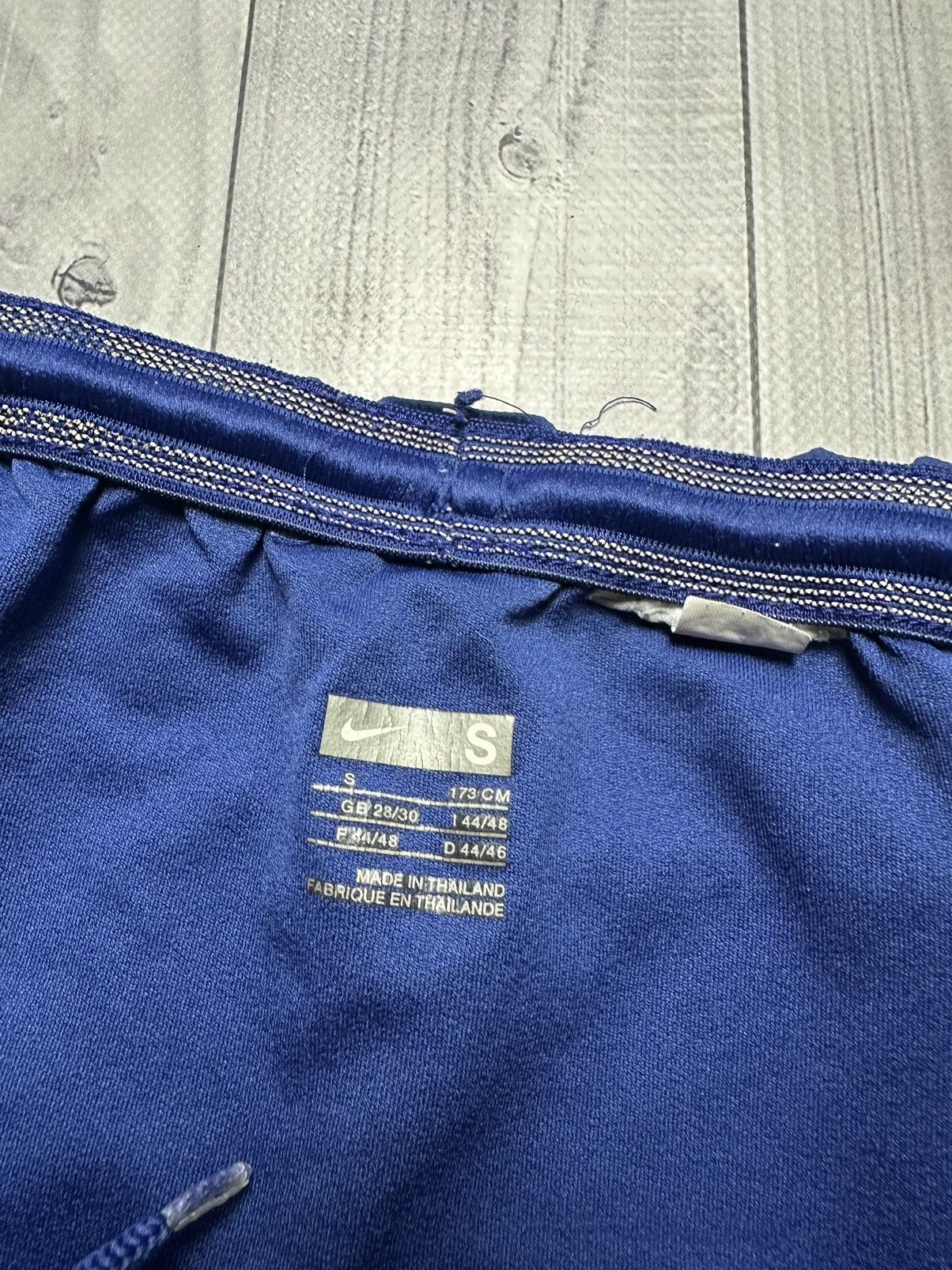 Nike × Vintage Vintage Nike Manchester United soccer shorts size S blue Size US 30 / EU 46 - 5 Thumbnail