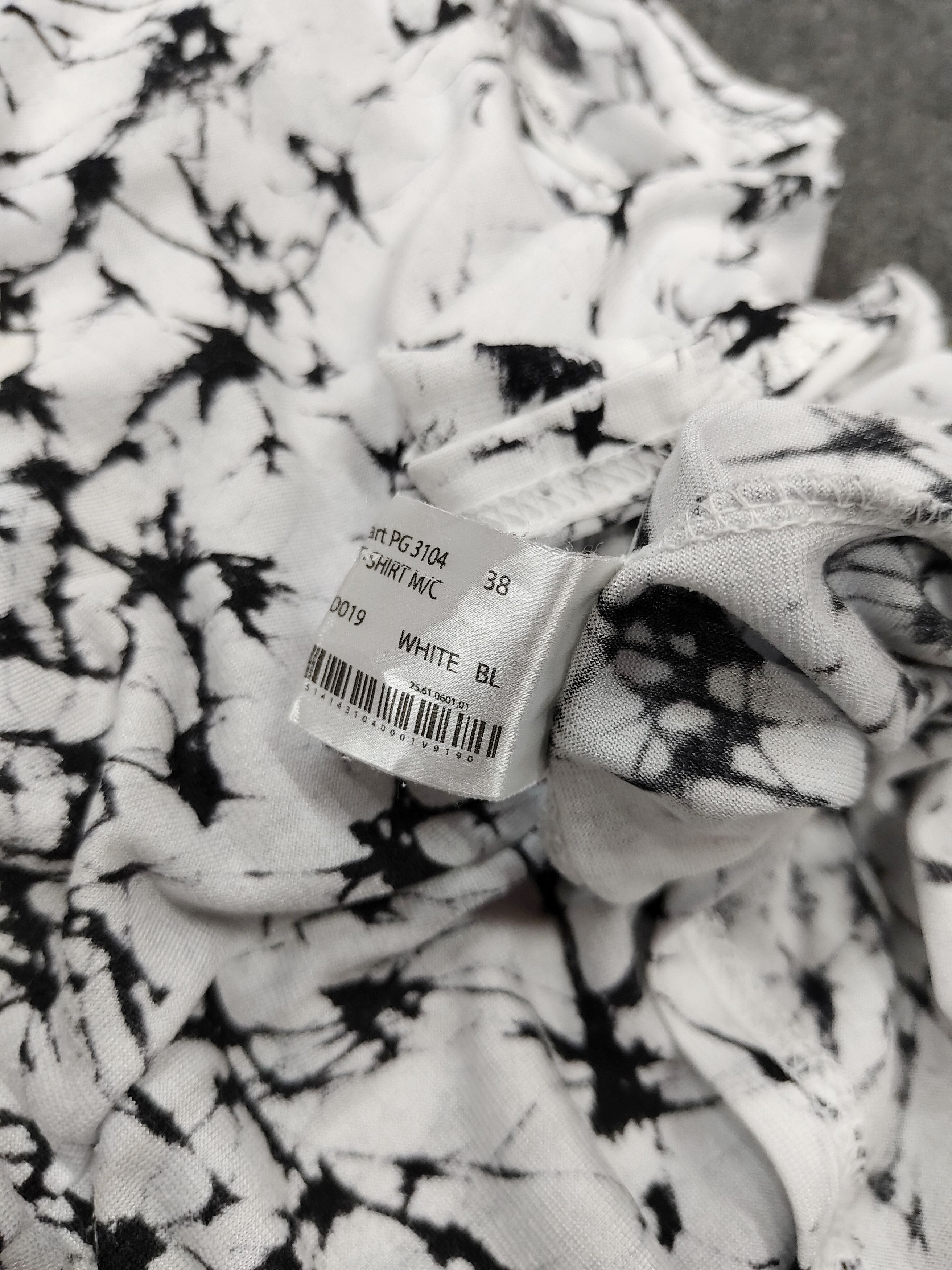 Gareth Pugh Gareth Pugh❤️‍🔥Abstract Gothic Graphic Runway Tshirt Size M / US 6-8 / IT 42-44 - 5 Thumbnail