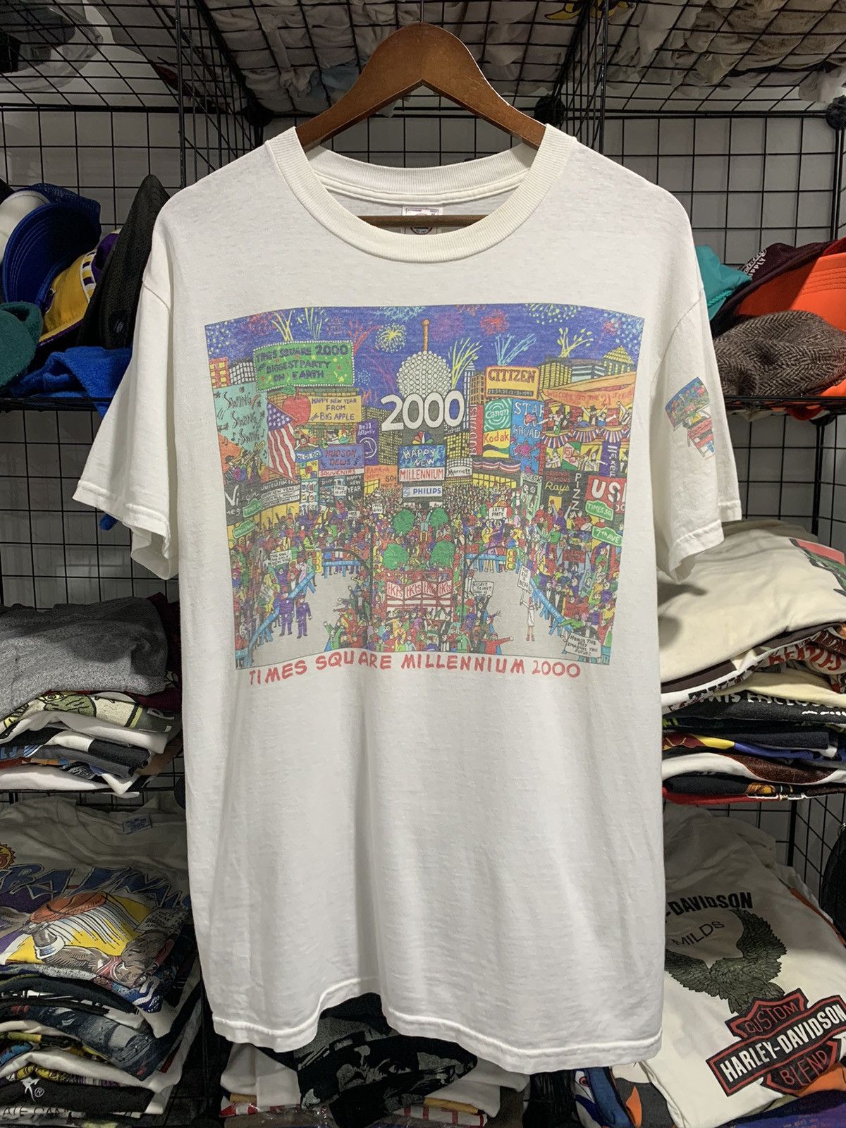 Vintage Vintage Times Square Millenium 2000 Tshirt Size US M / EU 48-50 / 2 - 1 Thumbnail