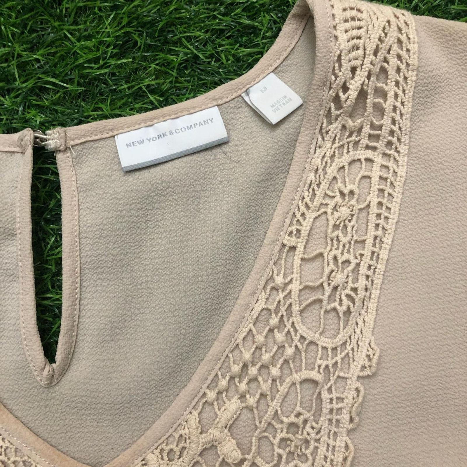 Other Women's Tan New York & Co. Blouse Size M / US 6-8 / IT 42-44 - 4 Thumbnail
