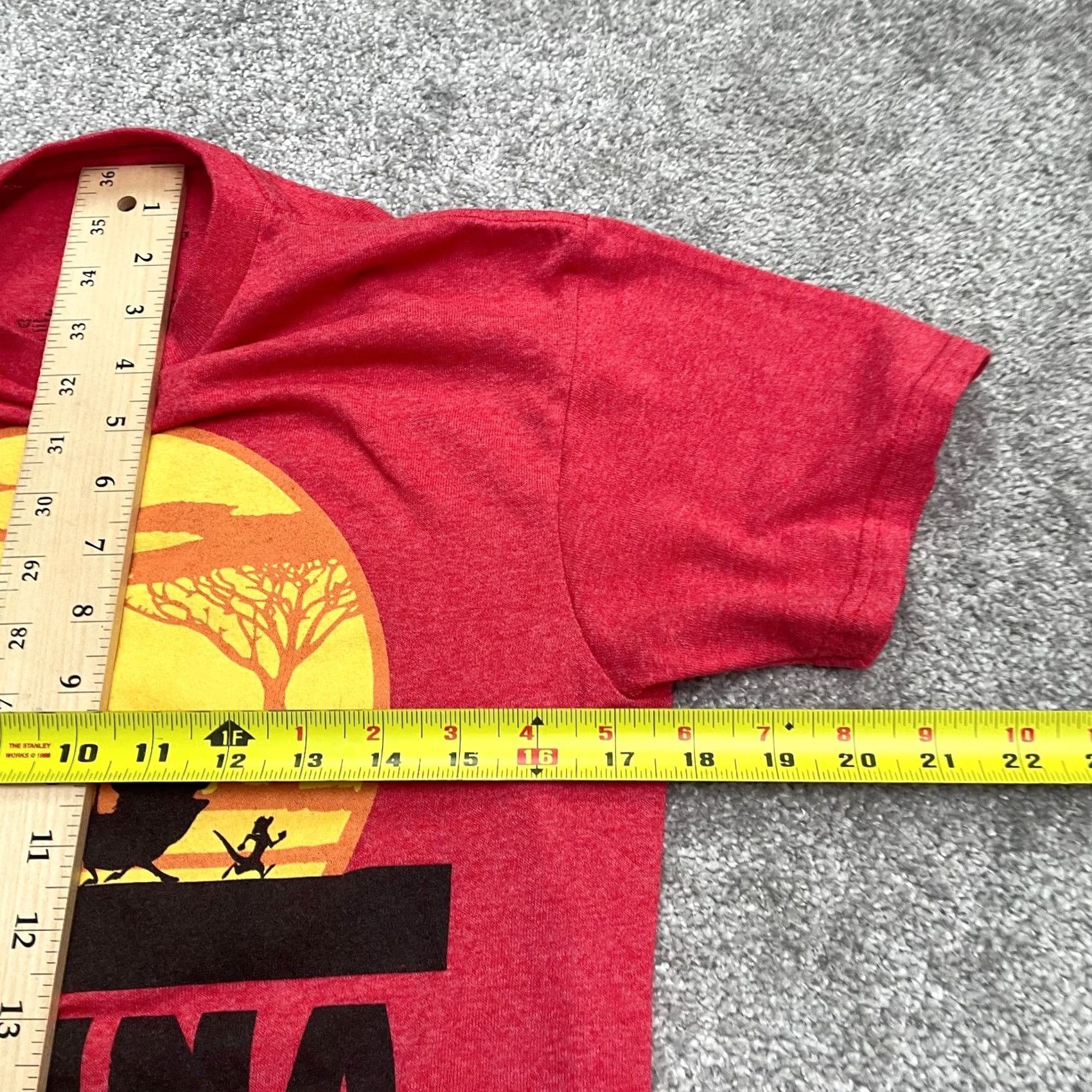 Disney Disney Lion King Hakuna Matata T-Shirt Womens Small Red Crew Neck Graphic Tee Size S / US 4 / IT 40 - 7 Thumbnail
