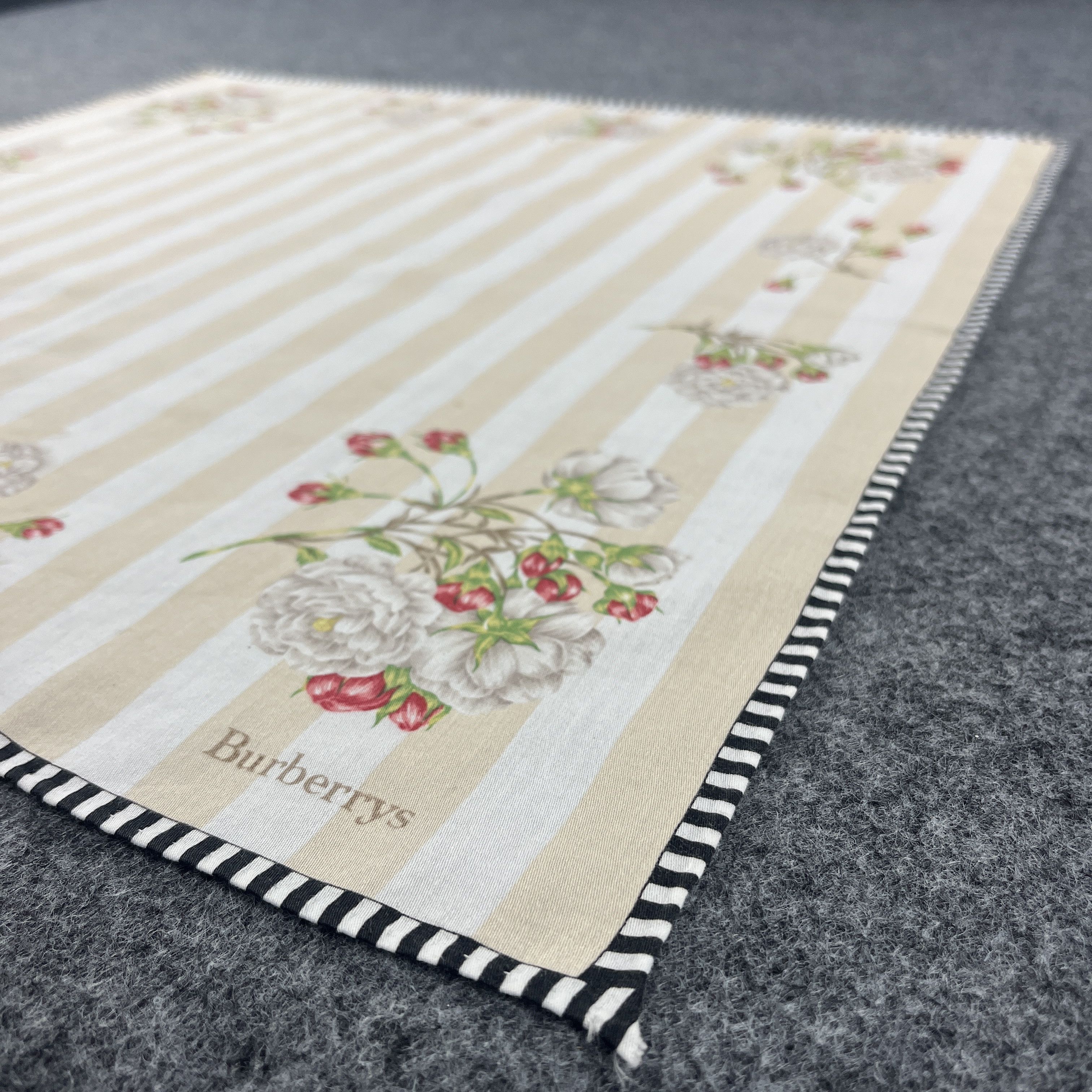 Burberry Burberry Handkerchief / Bandana / Neckerchief B062 Size ONE SIZE - 7 Thumbnail