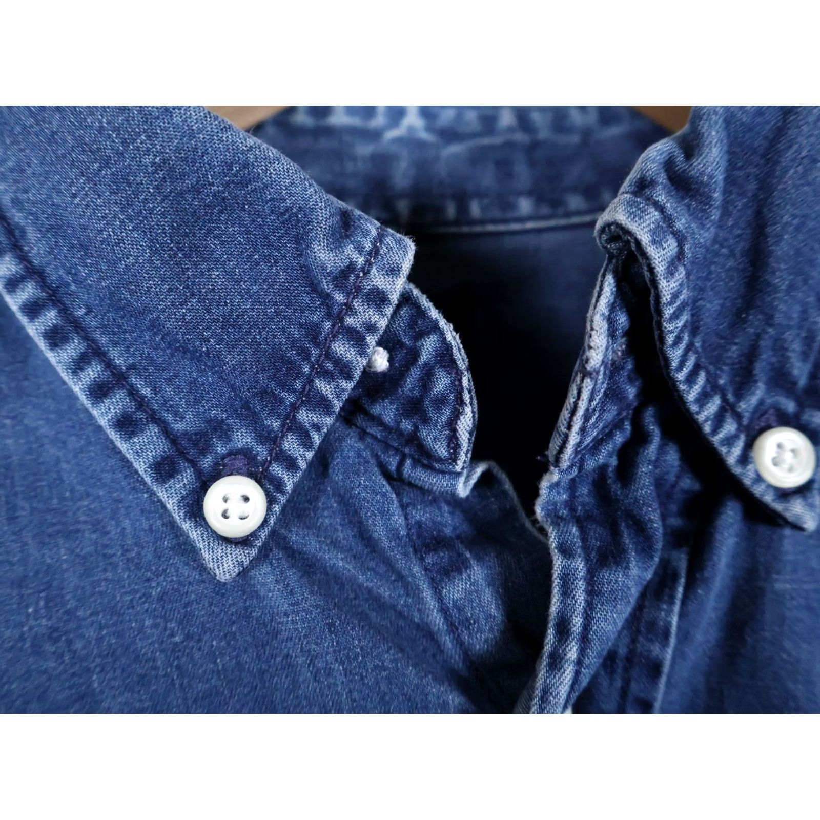 Dockers VINTAGE Dockers Oversized Denim Shirt Men Large Blue Distressed 90s VTG Grunge Shirt Hardcover? Size US L / EU 52-54 / 3 - 4 Thumbnail