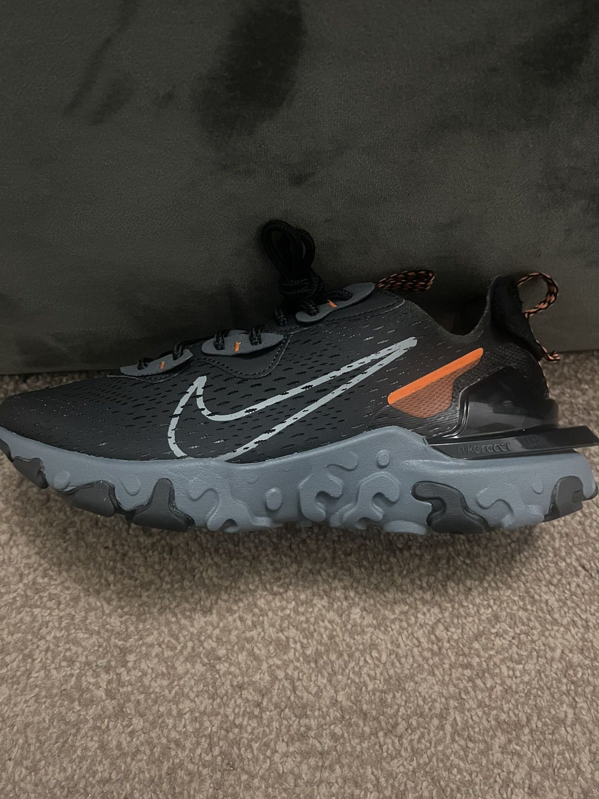 Nike Nike reacts Size US 6 / EU 39 - 7 Thumbnail
