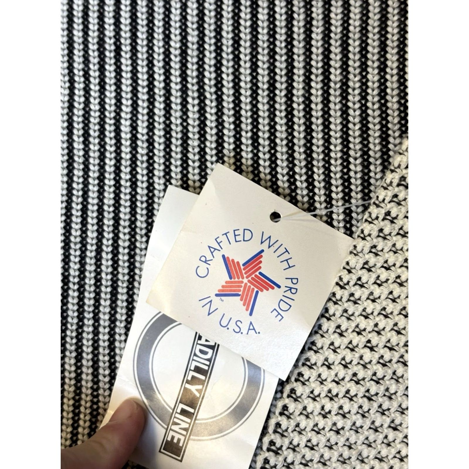 Vintage VINTAGE Piccadilly Line Men's Sweater Knit Pullover 100% Cotton Beige Geometric Crew Neck 1XL USA Men Pullover Knit Sweater Size US XL / EU 56 / 4 - 4 Thumbnail