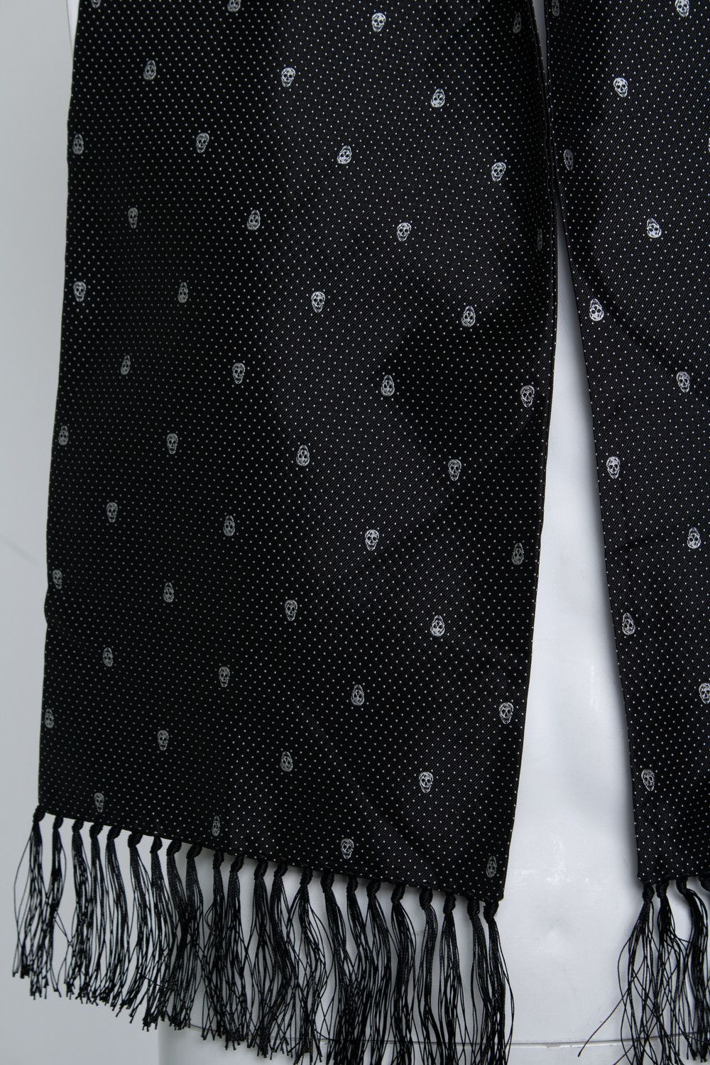 Alexander McQueen Alexander McQueen, dotted skull tuxedo scarf Size ONE SIZE - 6 Thumbnail