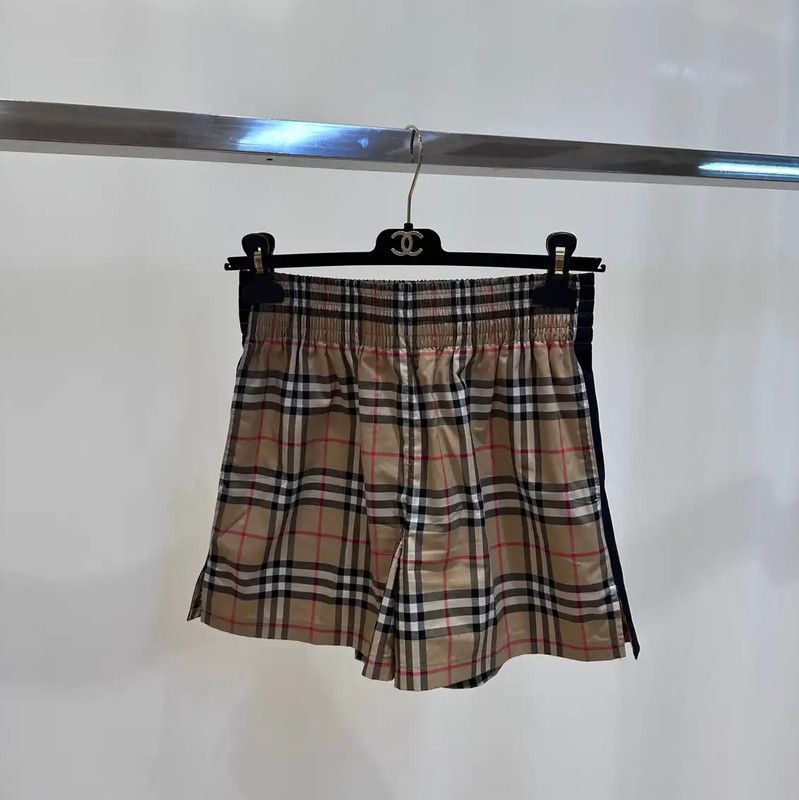Burberry Burberry Khaki Women's Shorts Size 26" / US 2 / IT 38 - 1 Thumbnail