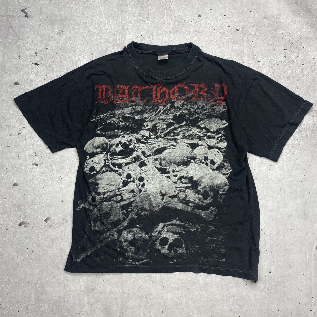 Vintage Vintage 90’s Bathory Requiem Amazing faded t-shirt Size US XL / EU 56 / 4 - 1 Thumbnail