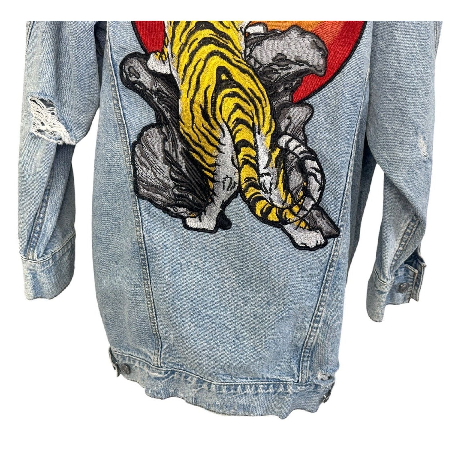 American Eagle Outfitters Japanese TIGER Sunset Retro Distressed Denim Jacket Sz SP Size XS / US 0-2 / IT 36-38 - 9 Thumbnail