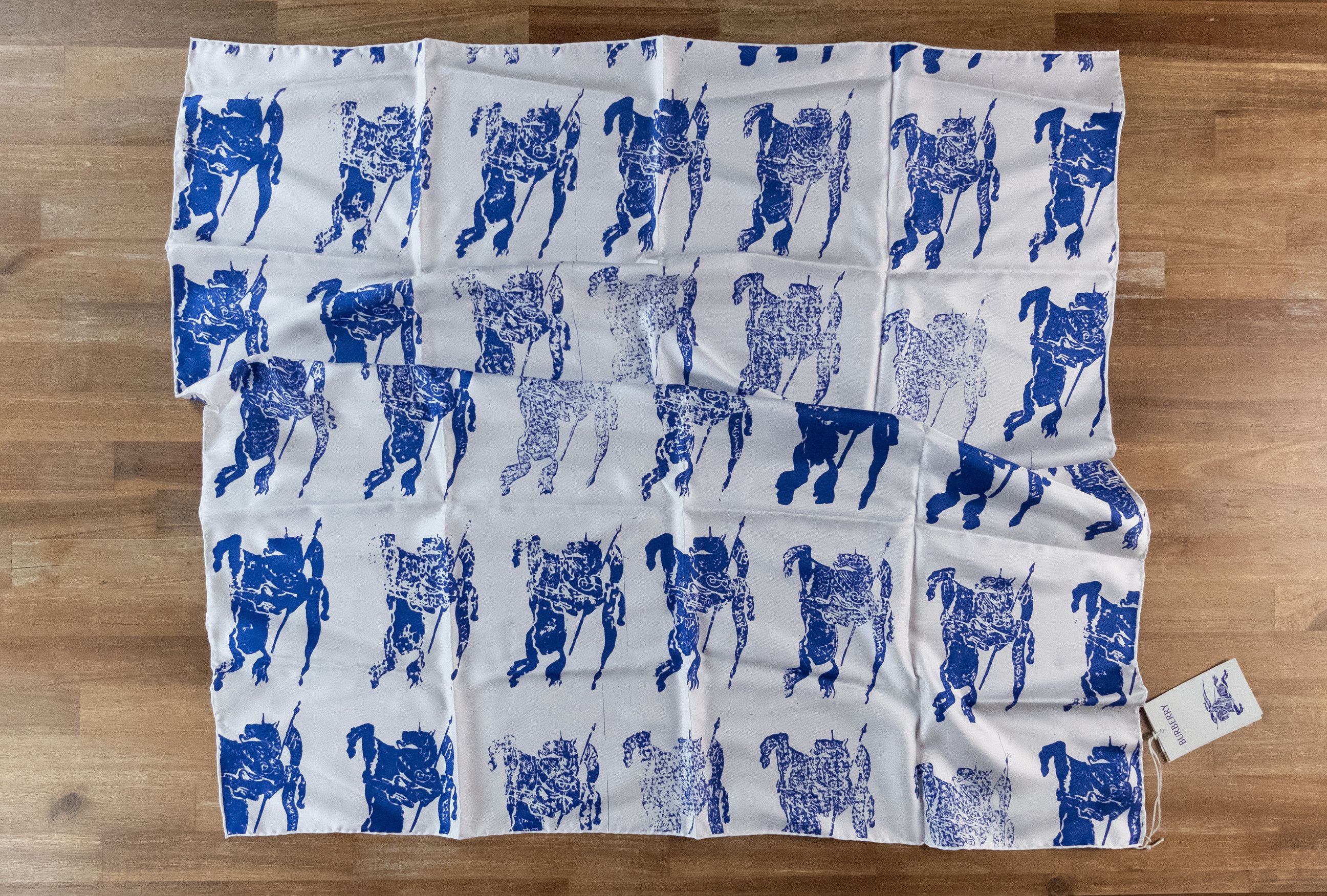 Burberry BURBERRY white blue EKD knight logo print square silk scarf Size ONE SIZE - 1 Thumbnail