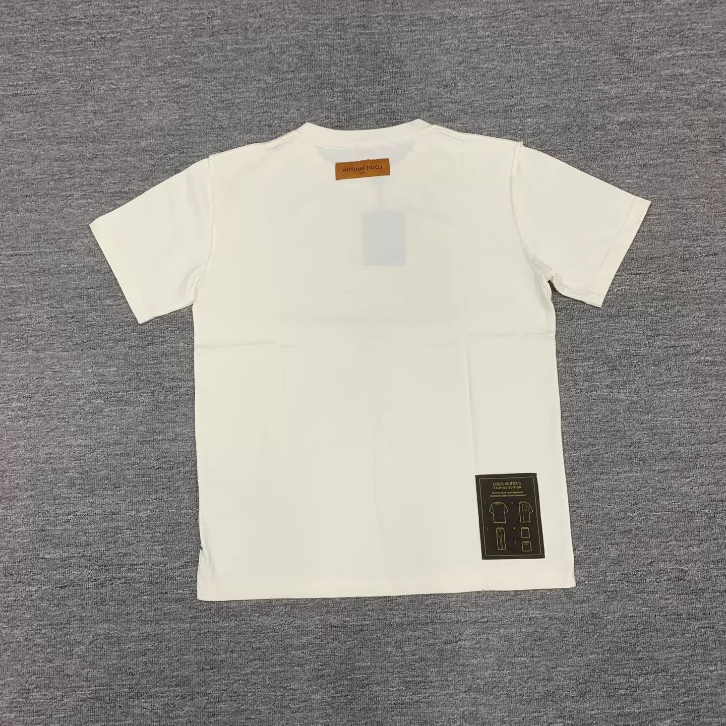 Louis Vuitton LV White Instruction Short-Sleeve Tee M Size US M / EU 48-50 / 2 - 2 Thumbnail