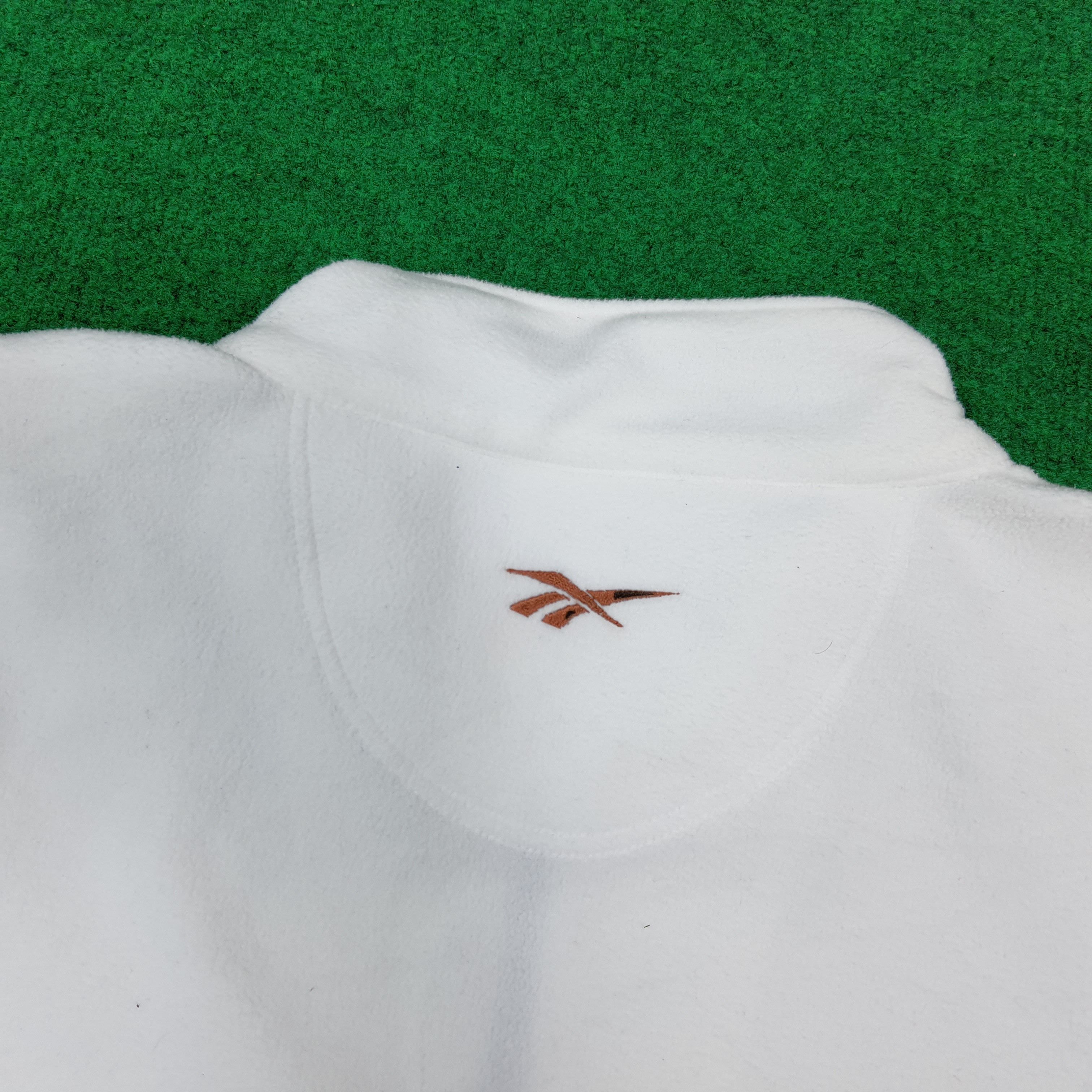 Reebok Vintage Reebok Sportswear Half Zipper Sweatshirt C303N17 Size US L / EU 52-54 / 3 - 5 Thumbnail