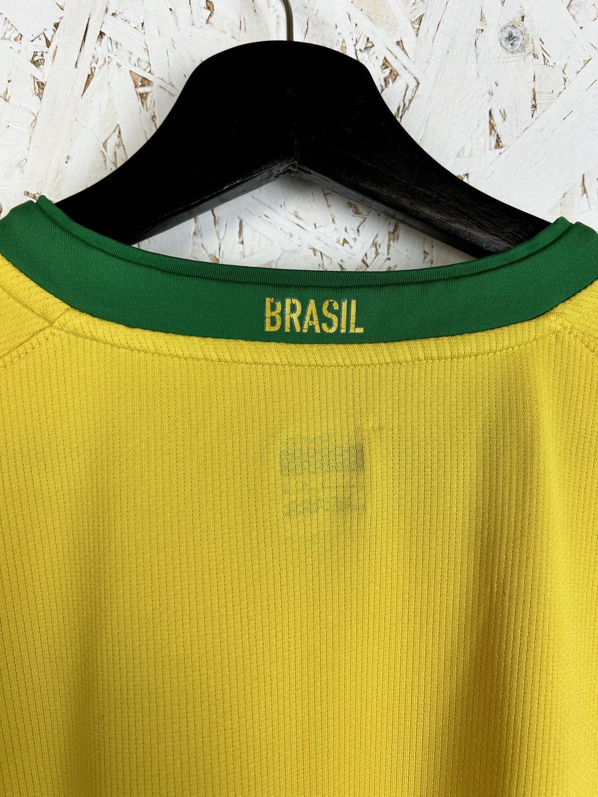 Nike 00s Vintage Nike Brazil 2008 Home World Cup Jersey Yellow L Size US L / EU 52-54 / 3 - 6 Thumbnail
