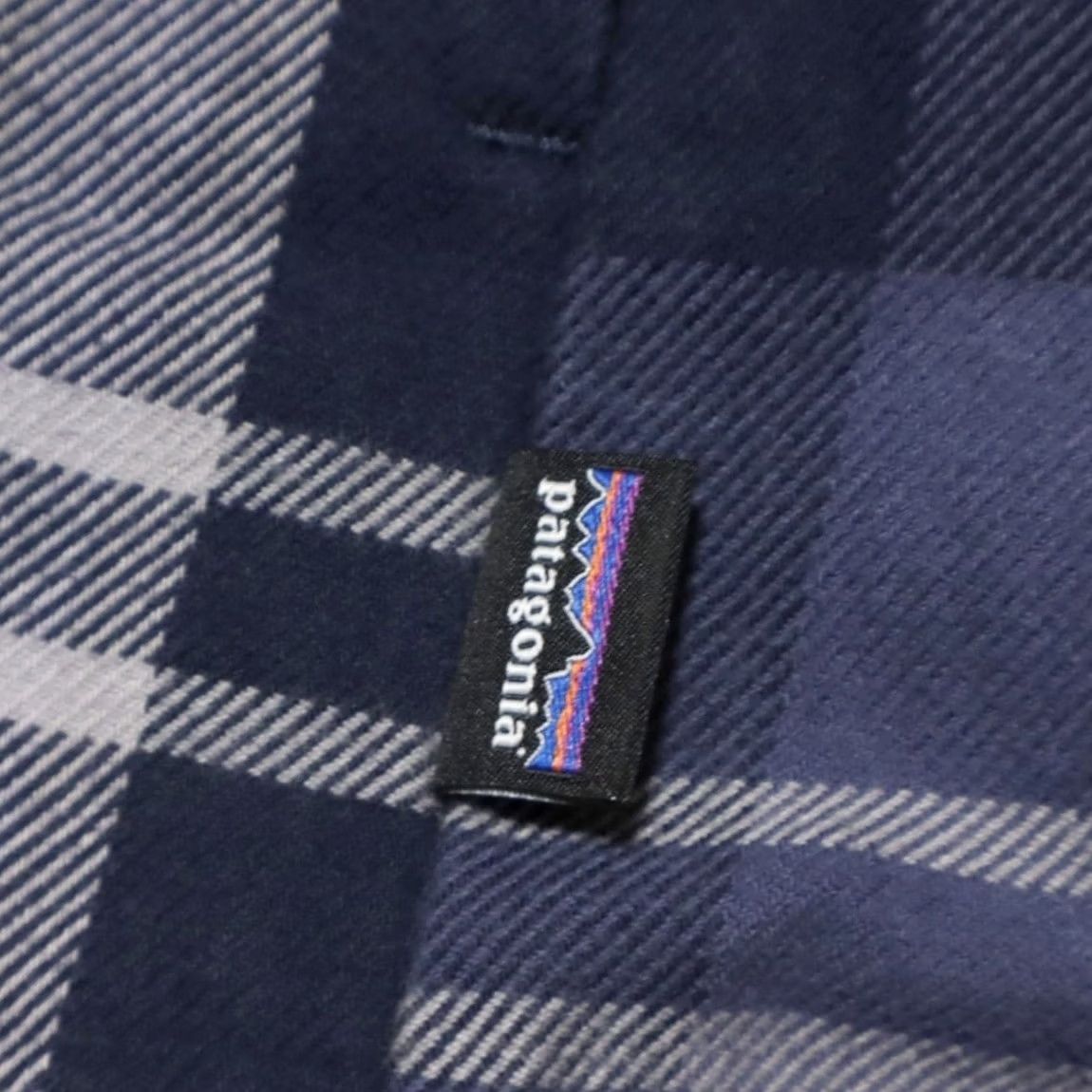 Patagonia Patagonia Shirt Navy Women's XS Heavyweight Fjord Flannel Plaid Long Sleeve Button Up Size XS / US 0-2 / IT 36-38 - 6 Thumbnail