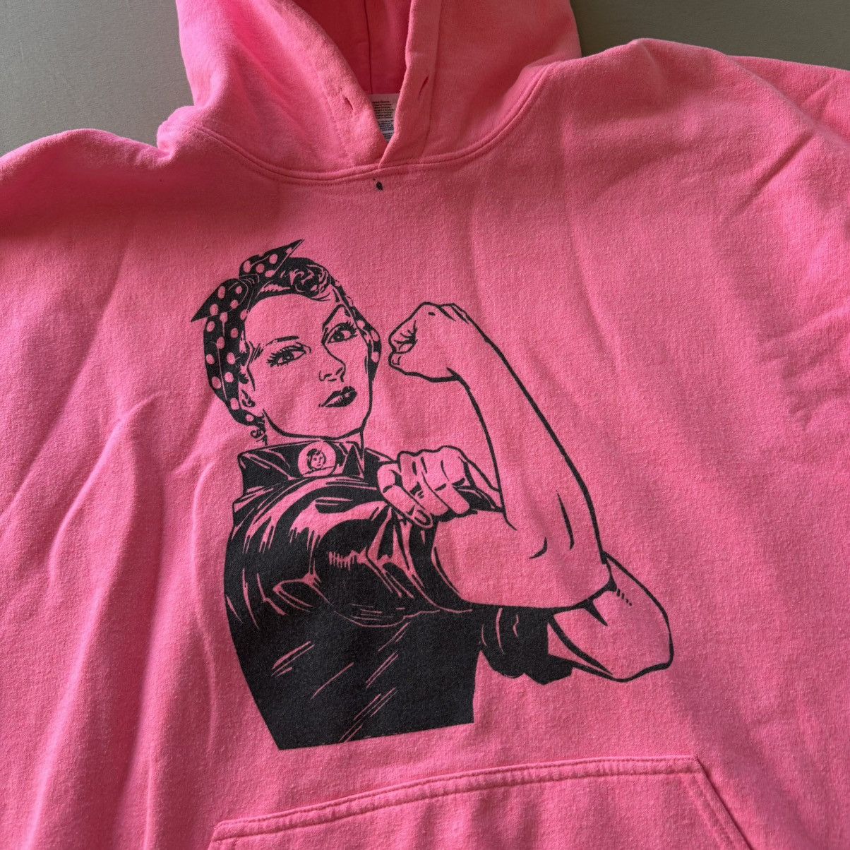 Gildan Feminist “Rosie The Riveter” Pullover Hoodie Size XL / US 12-14 / IT 48-50 - 4 Thumbnail