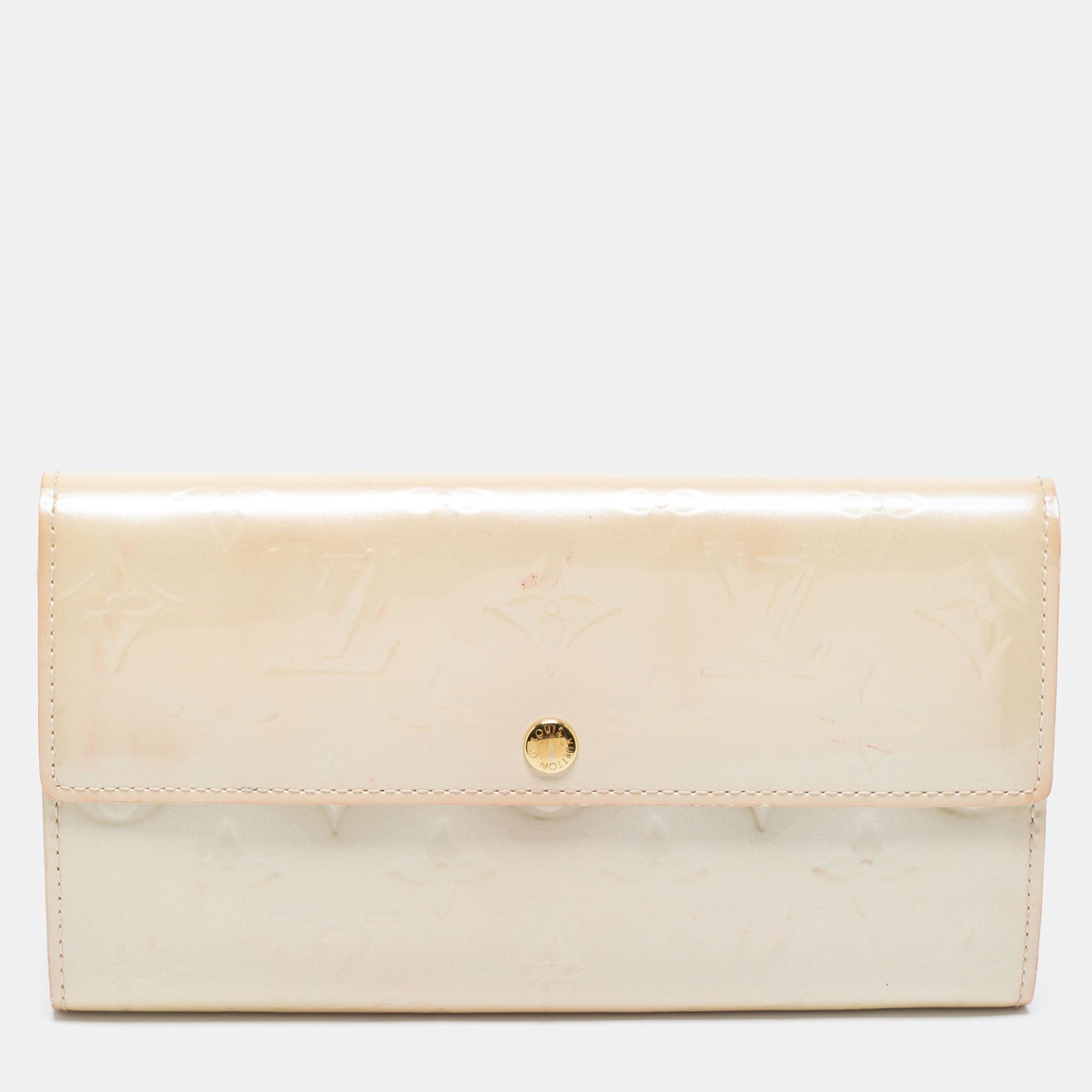 image of Louis Vuitton Blanc Corail Monogram Vernis Leather Sarah Wallet in Black, Women's
