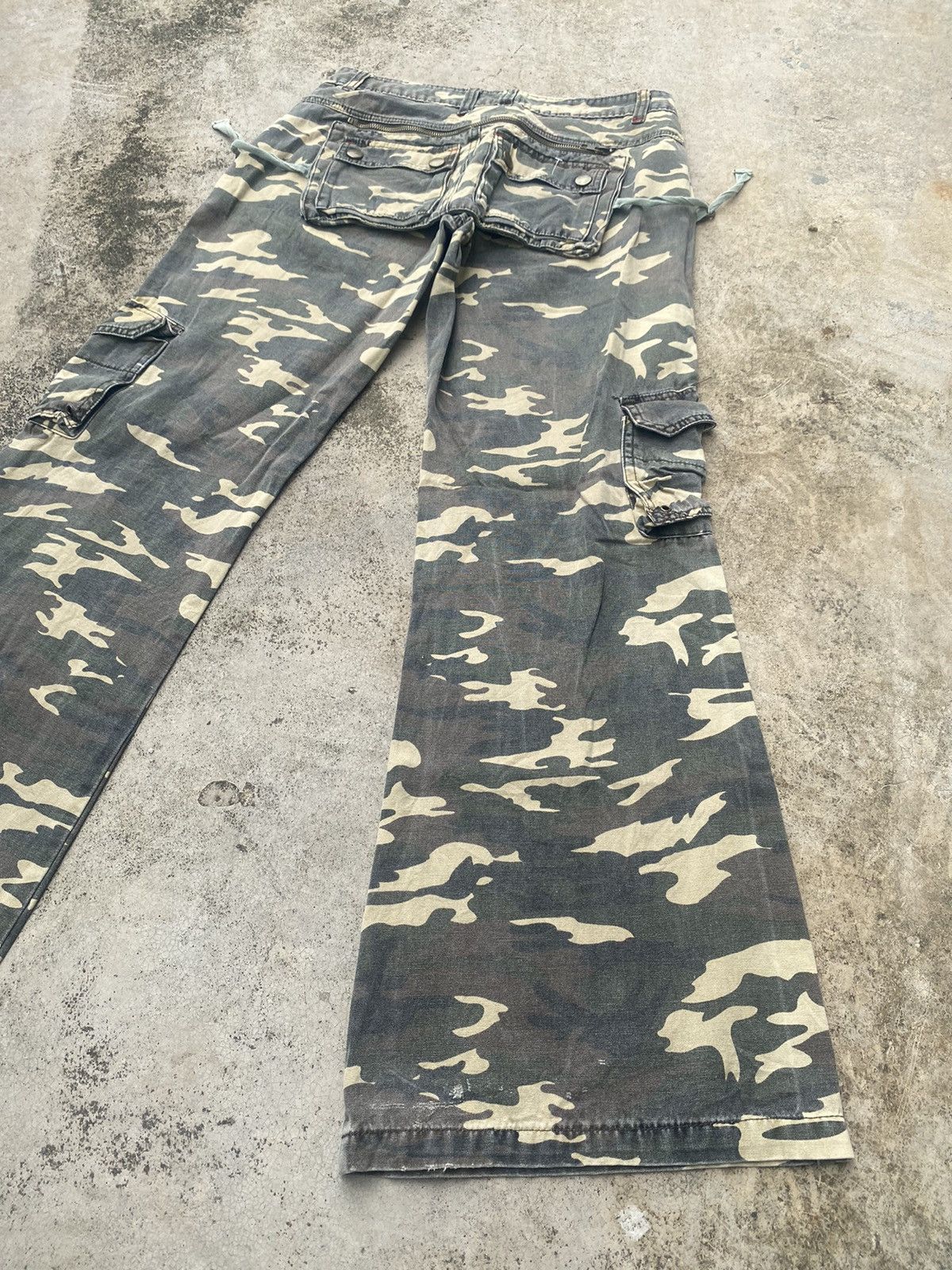 If Six Was Nine × Japanese Brand Flare Jeans Camo Cargo Bondage Bush Pants Low Rise Size US 29 - 14 Thumbnail