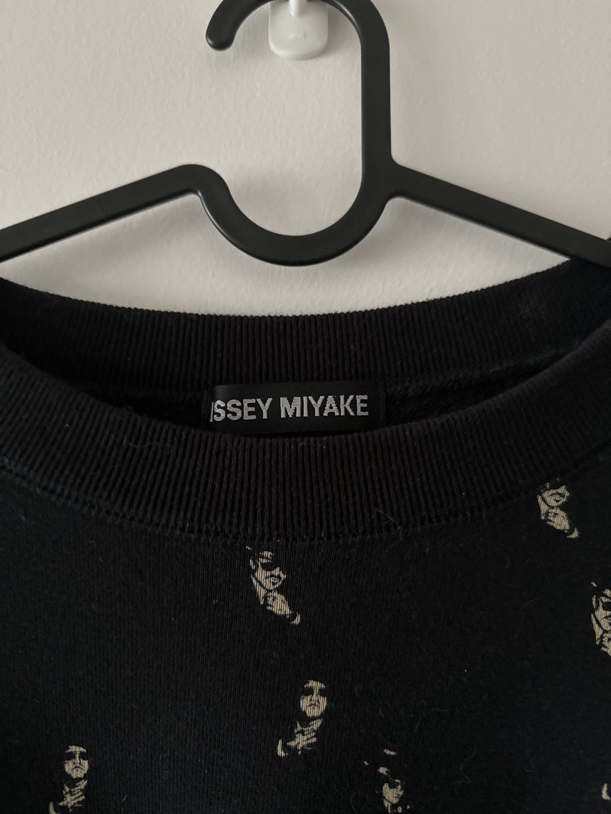Issey Miyake RARE Issey Miyake Black 'Faces' Sweater Size US L / EU 52-54 / 3 - 2 Thumbnail