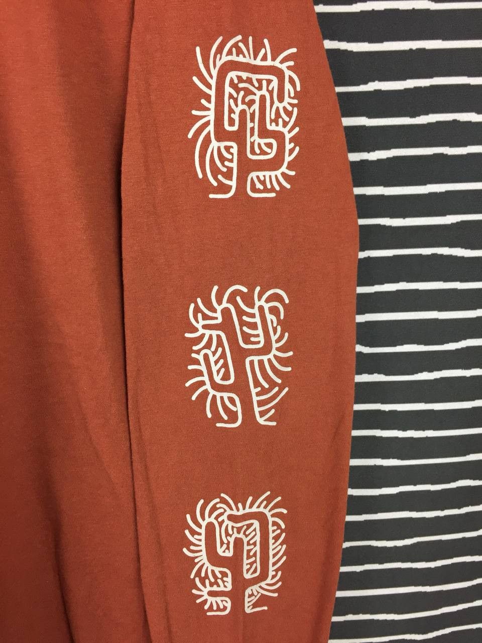 Billabong Billabong Gallery Rust Orange Tribal Sleeve Print Tee Size L Size US L / EU 52-54 / 3 - 5 Thumbnail