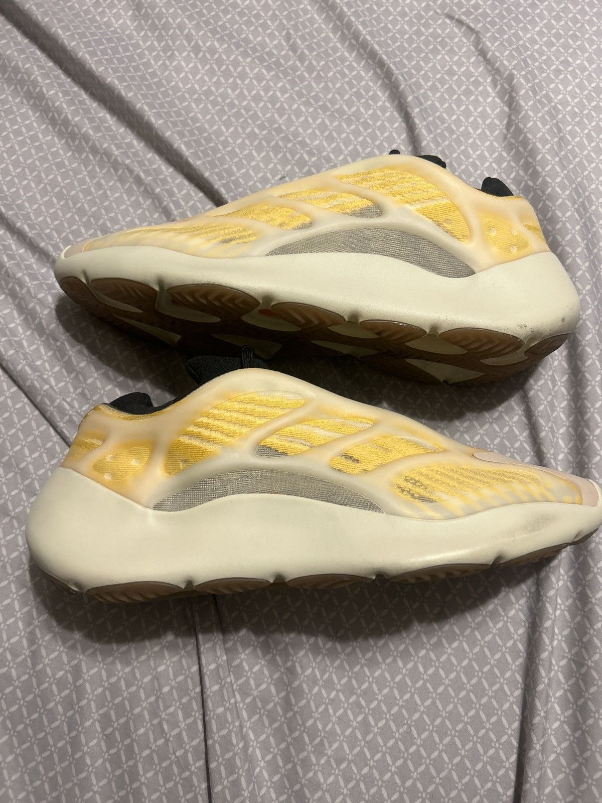 Yeezy Yezzy 700 v3 mono Size US 12 / EU 45 - 1 Thumbnail