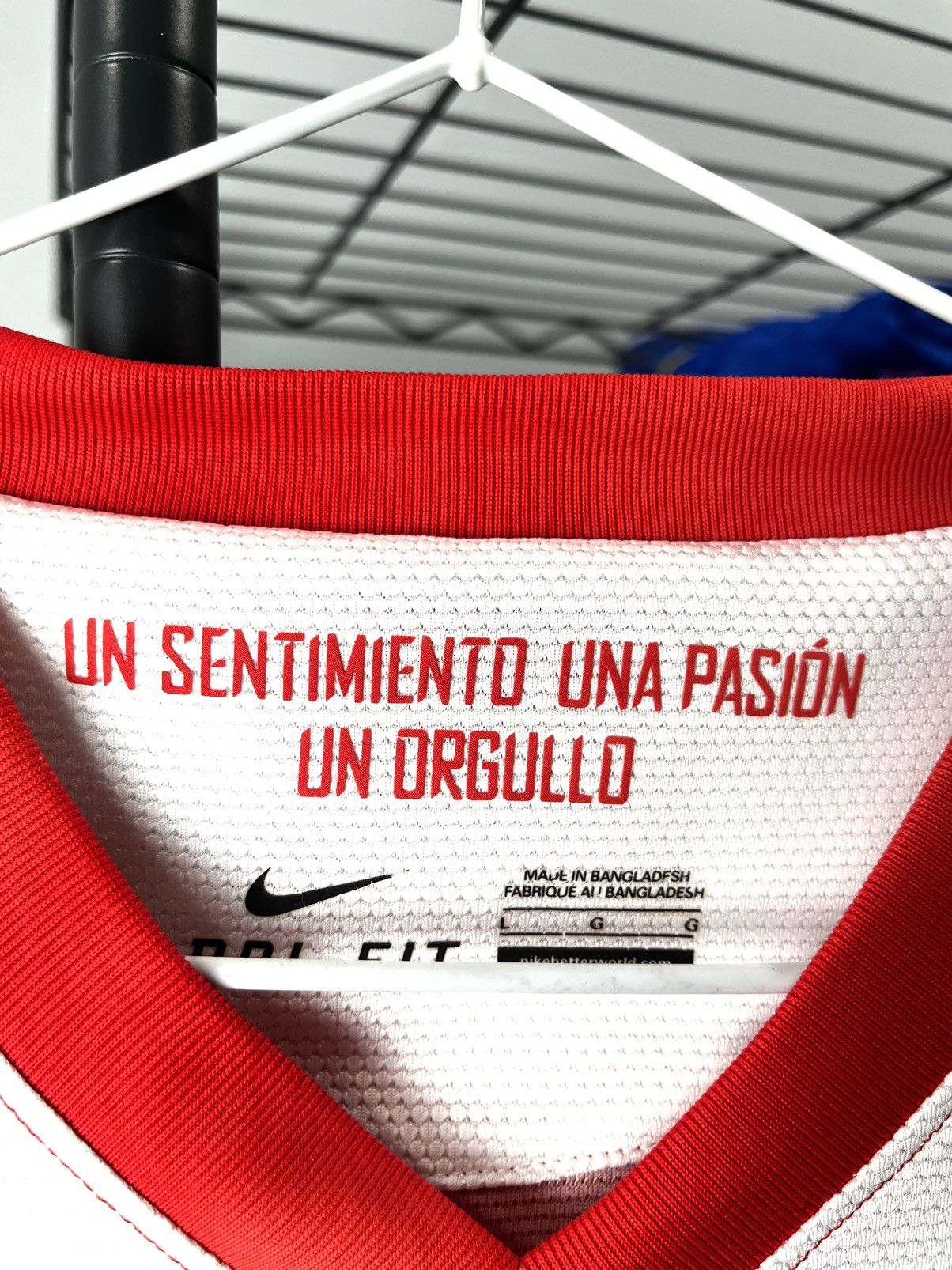 Nike Vintage Nike Atletico Madrid Soccer Jersey TShirt LFP Falcao Size US L / EU 52-54 / 3 - 6 Thumbnail