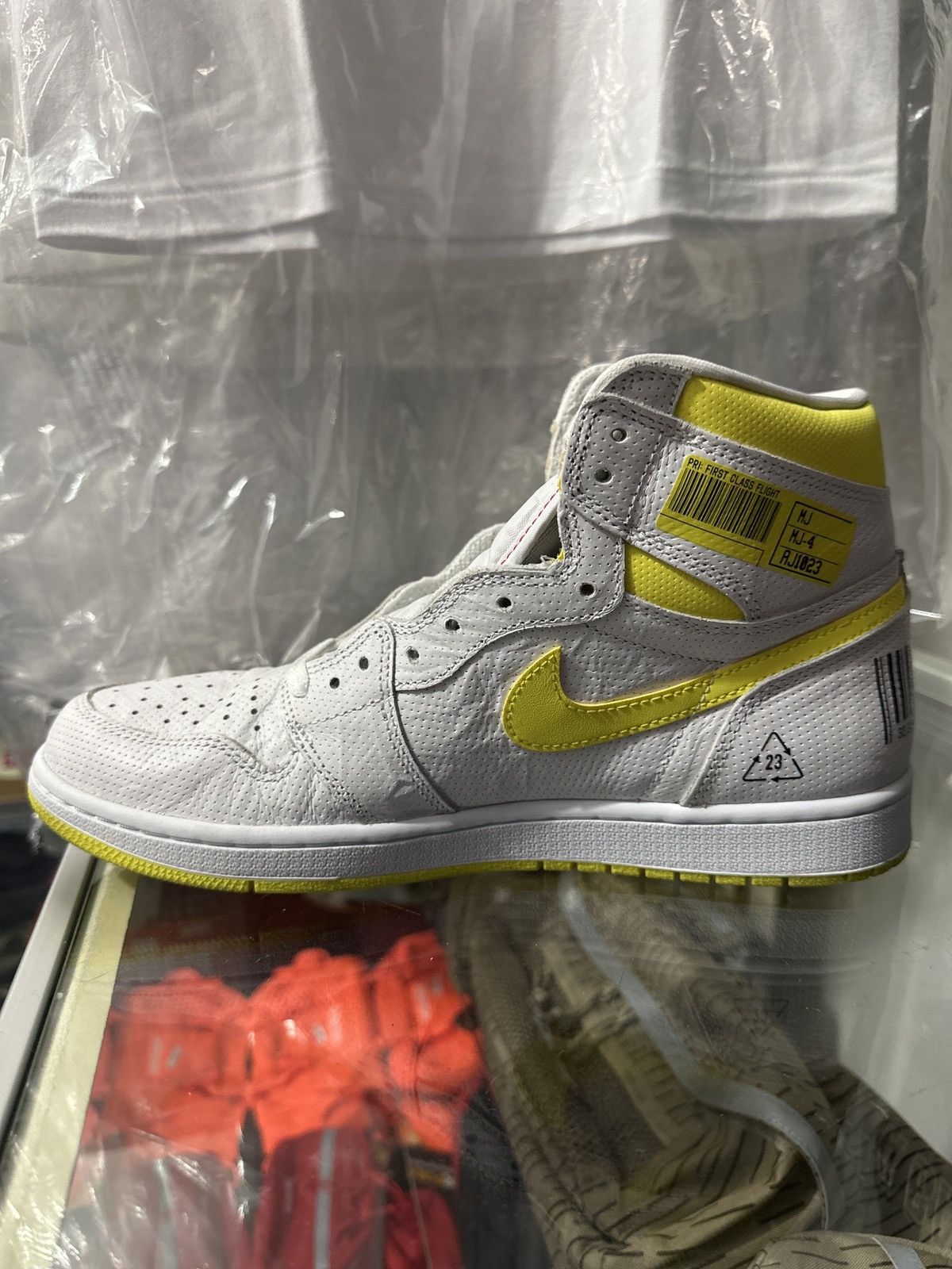 Jordan Brand Jordan 1 Retro “First Class Flight” Size US 10.5 / EU 43-44 - 2 Thumbnail