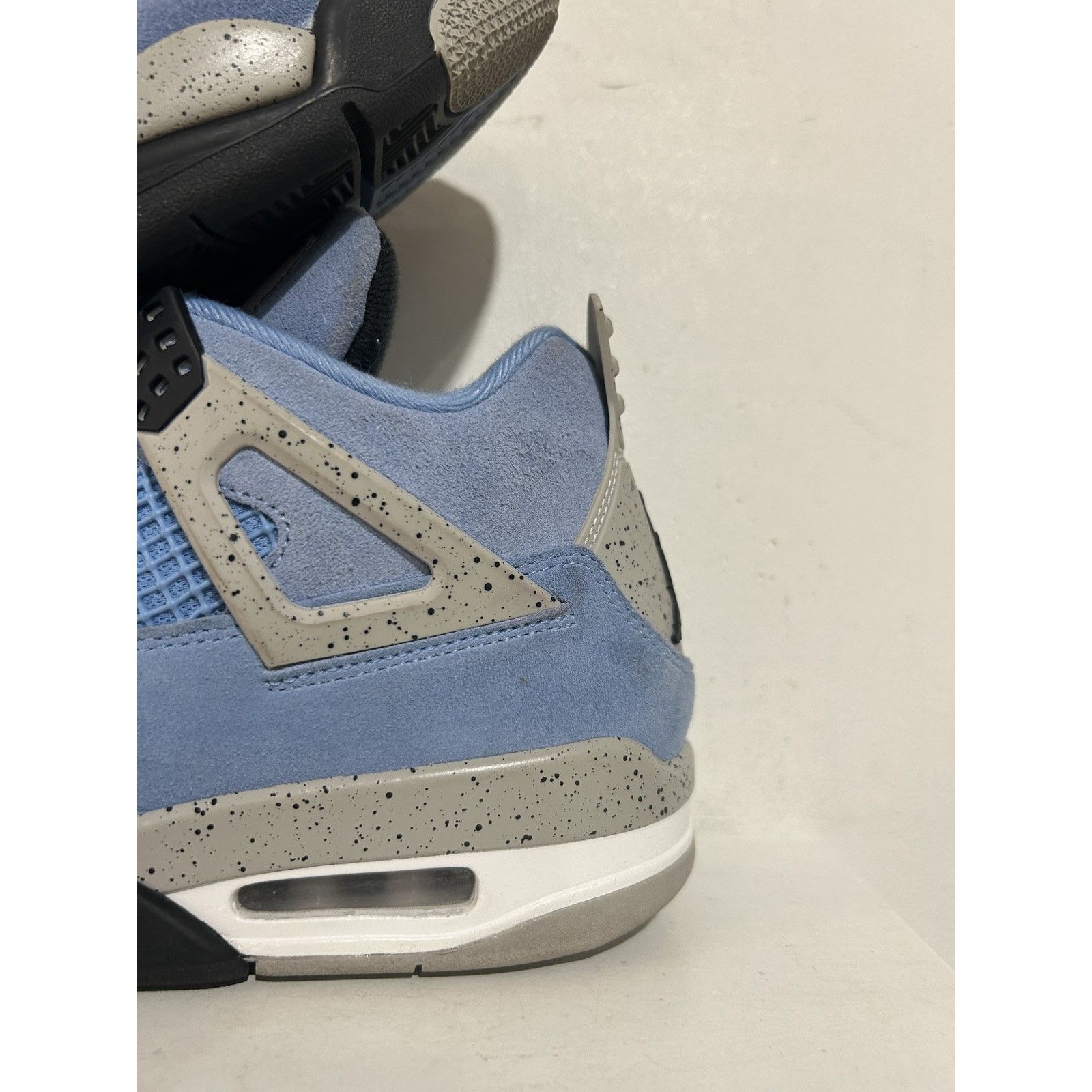 Nike JORDAN 4 RETRO UNIVERSITY BLUE SIZE 8.5 PREOWNED Size US 8.5 / EU 41-42 - 4 Thumbnail