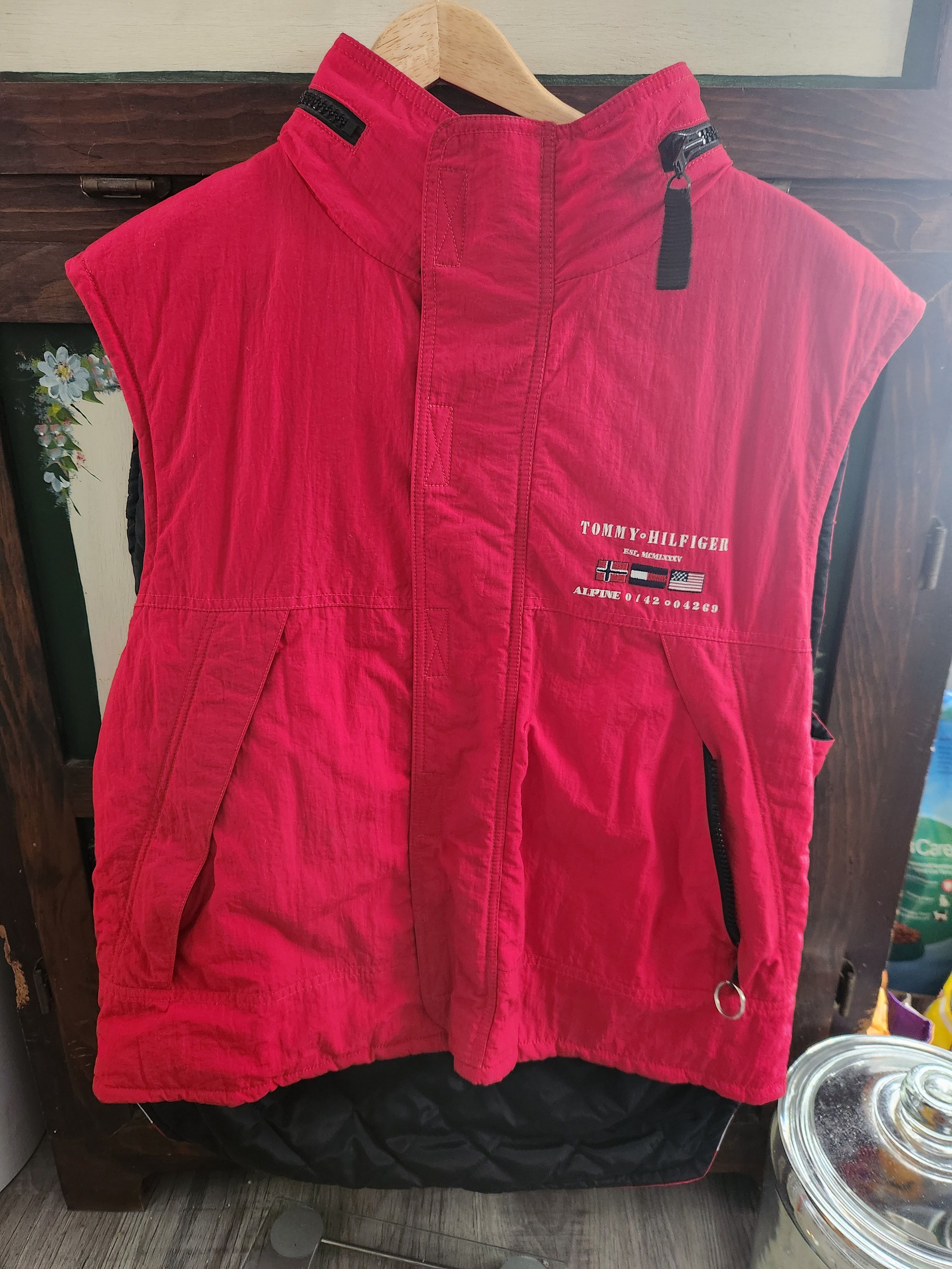 Tommy Hilfiger Vintage 90s Tommy Hilfiger Alpine Vest with bag Size US L / EU 52-54 / 3 - 2 Thumbnail