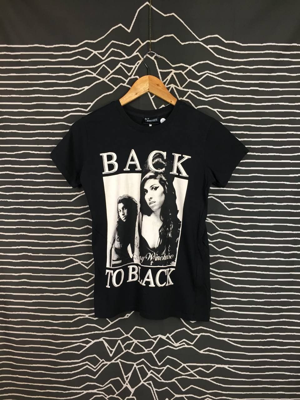 Band Tees Amy Winehouse Back To Black Music Graphic Tee Size XXS / US 00 / IT 34 - 2 Thumbnail