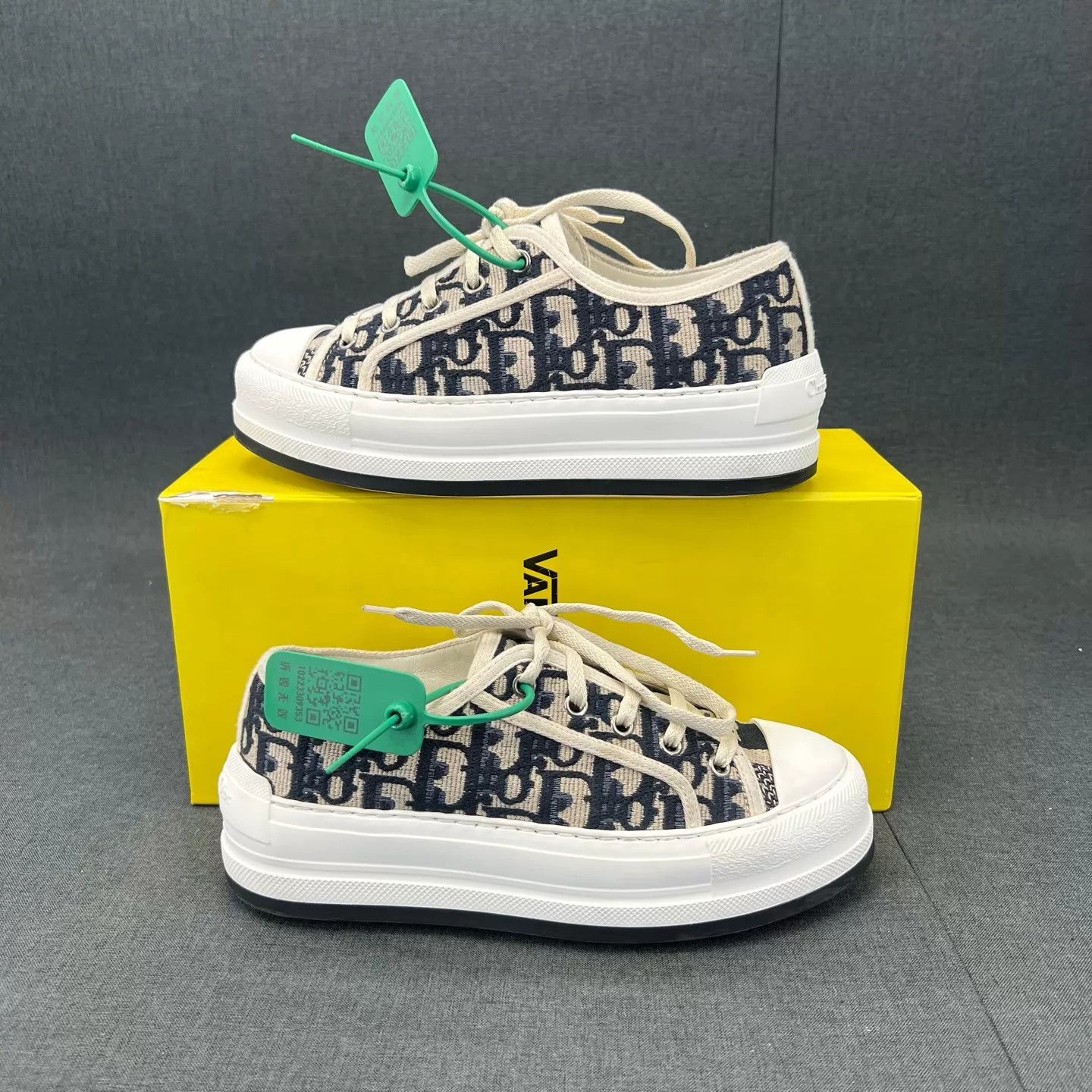 Dior Dior Walk Black & White Full Print 36 NIB Size US 5.5 / IT 35.5 - 2 Thumbnail