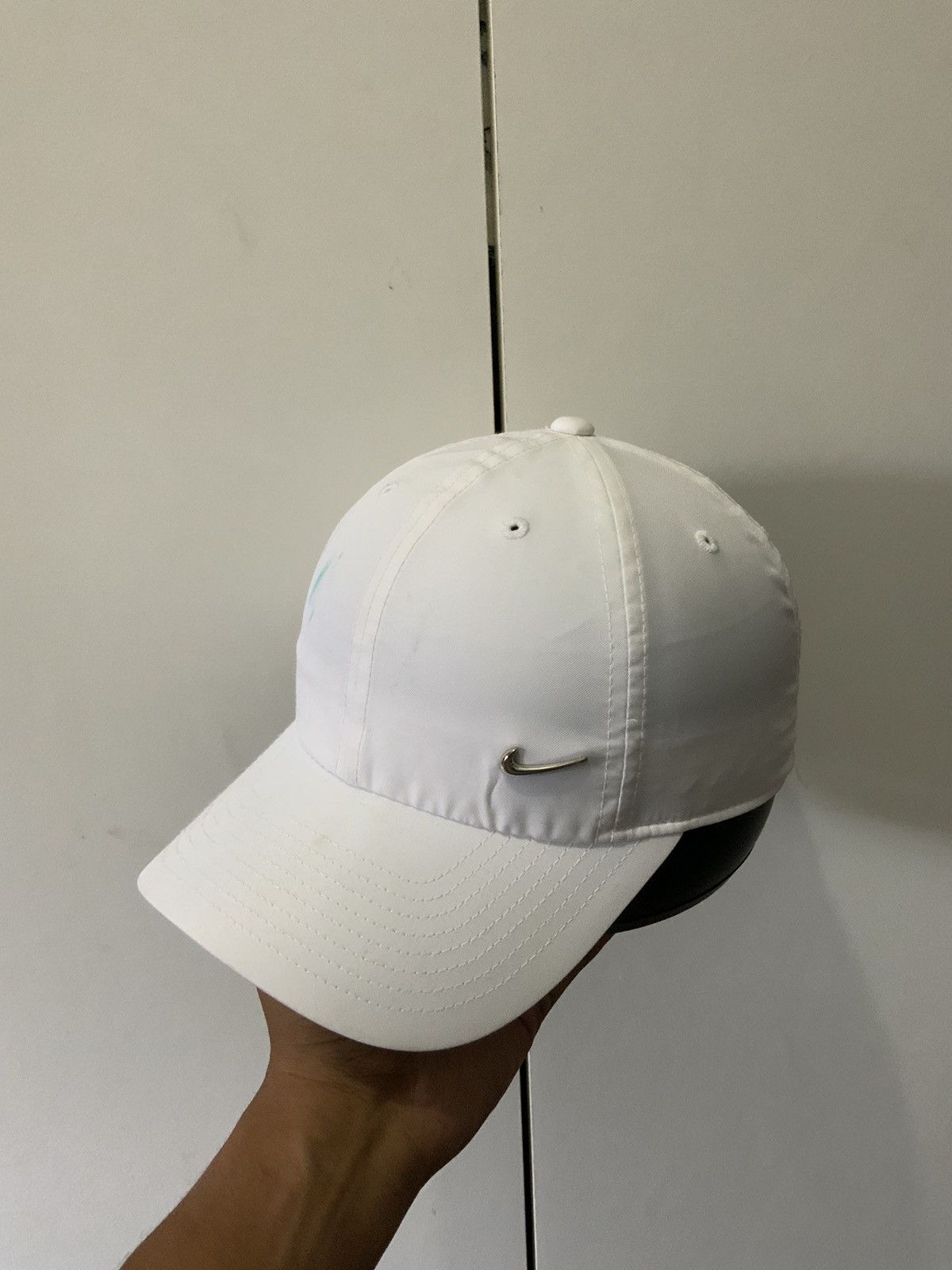 Nike Nike Small Swoosh Logo White Hat Size ONE SIZE - 1 Thumbnail