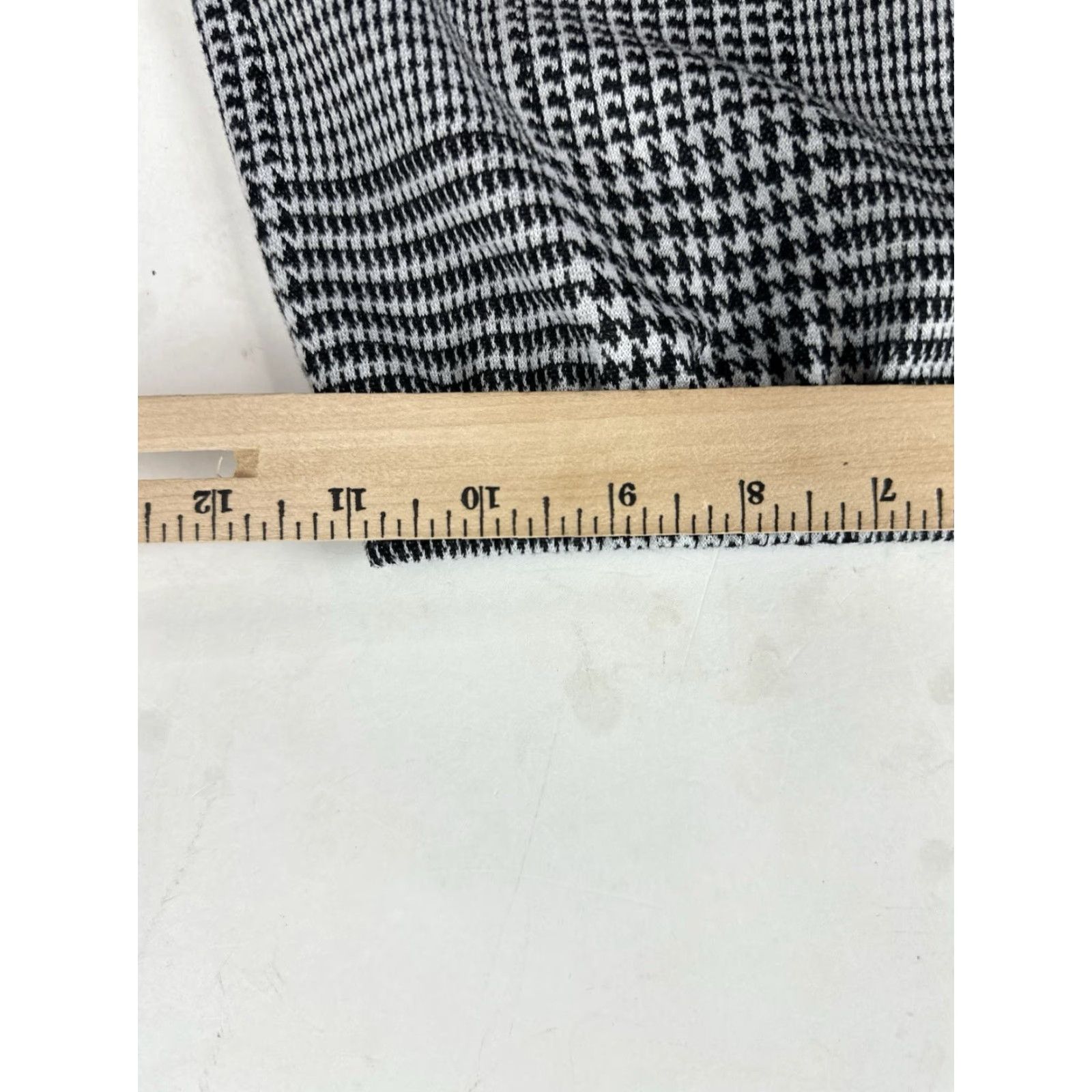 Vintage Olivia Rae New York Skirt Women’s S Small Black White Houndstooth Pencil Stretch Casual Party/Cocktail Travel Business 90s American Womens Size 28" / US 6 / IT 42 - 6 Thumbnail