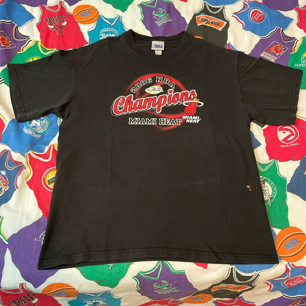 NBA × Vintage Vintage 2006 NBA Miami Heat Finals Playoffs Wade Tee Size US L / EU 52-54 / 3 - 1 Thumbnail