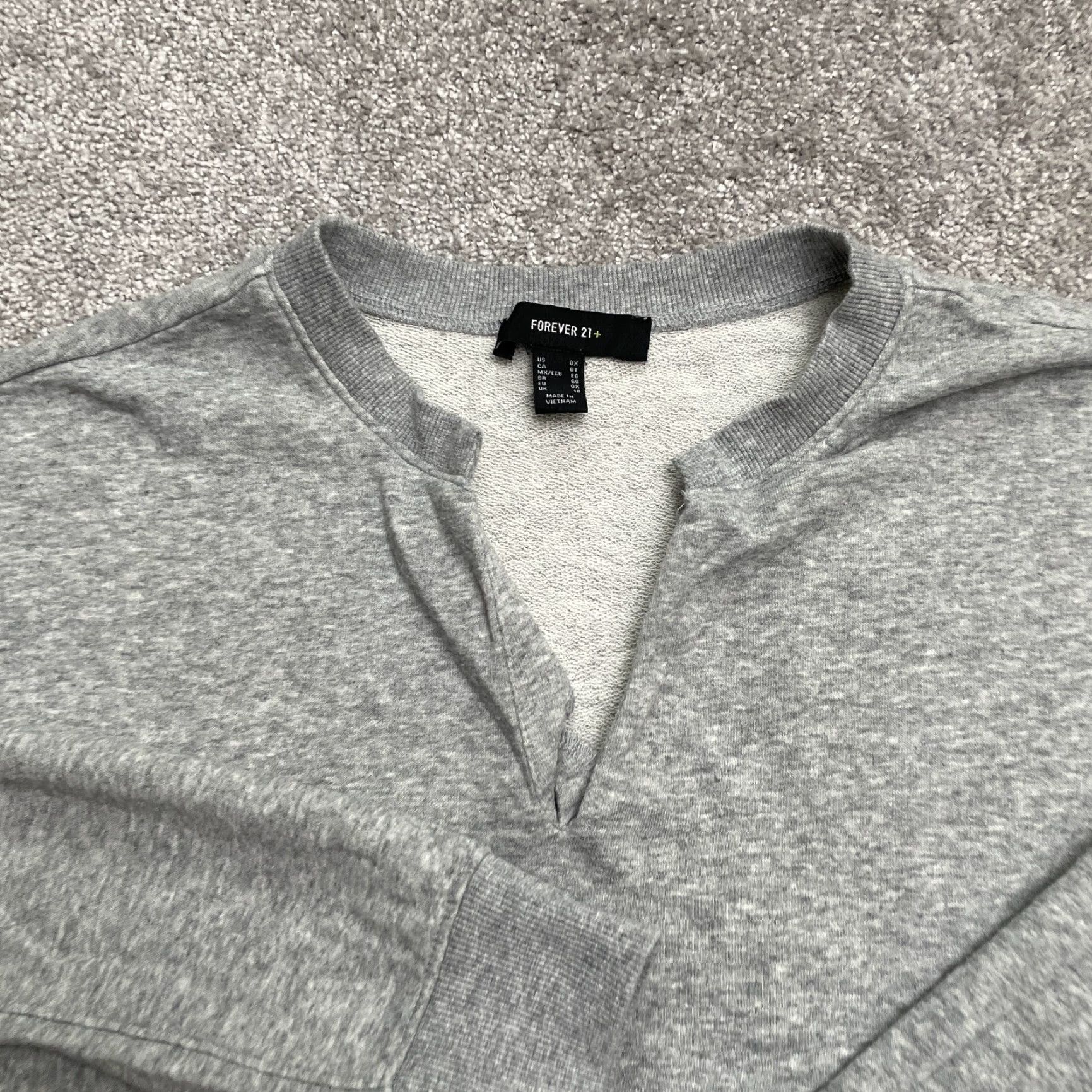 Forever 21 FOREVER 21 Cropped Pullover Sweatshirt Womens 0X Gray V-Neck Cotton Casual Size XL / US 12-14 / IT 48-50 - 3 Thumbnail