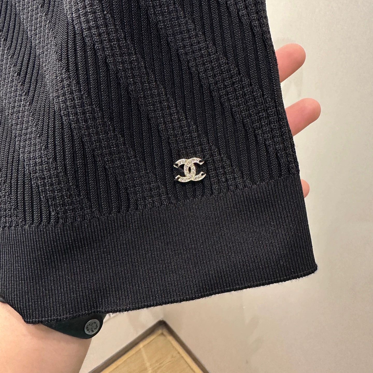 Chanel Chanel mar166 Logo crystal embossed silk tank 38 Size S / US 4 / IT 40 - 6 Thumbnail