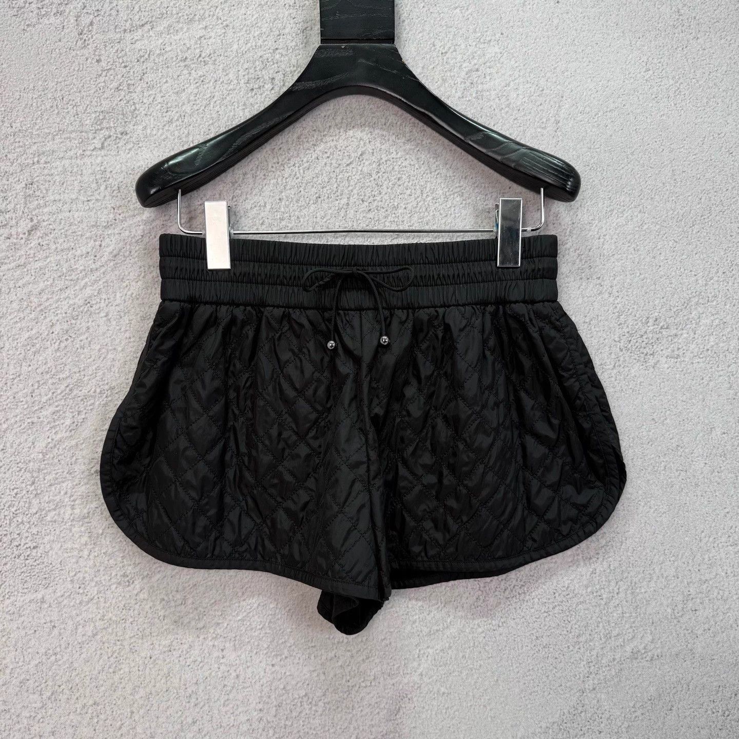 Chanel Chanel Black Quilted Pearl Drawstring Elastic Waist Short Size 28" / US 6 / IT 42 - 1 Thumbnail