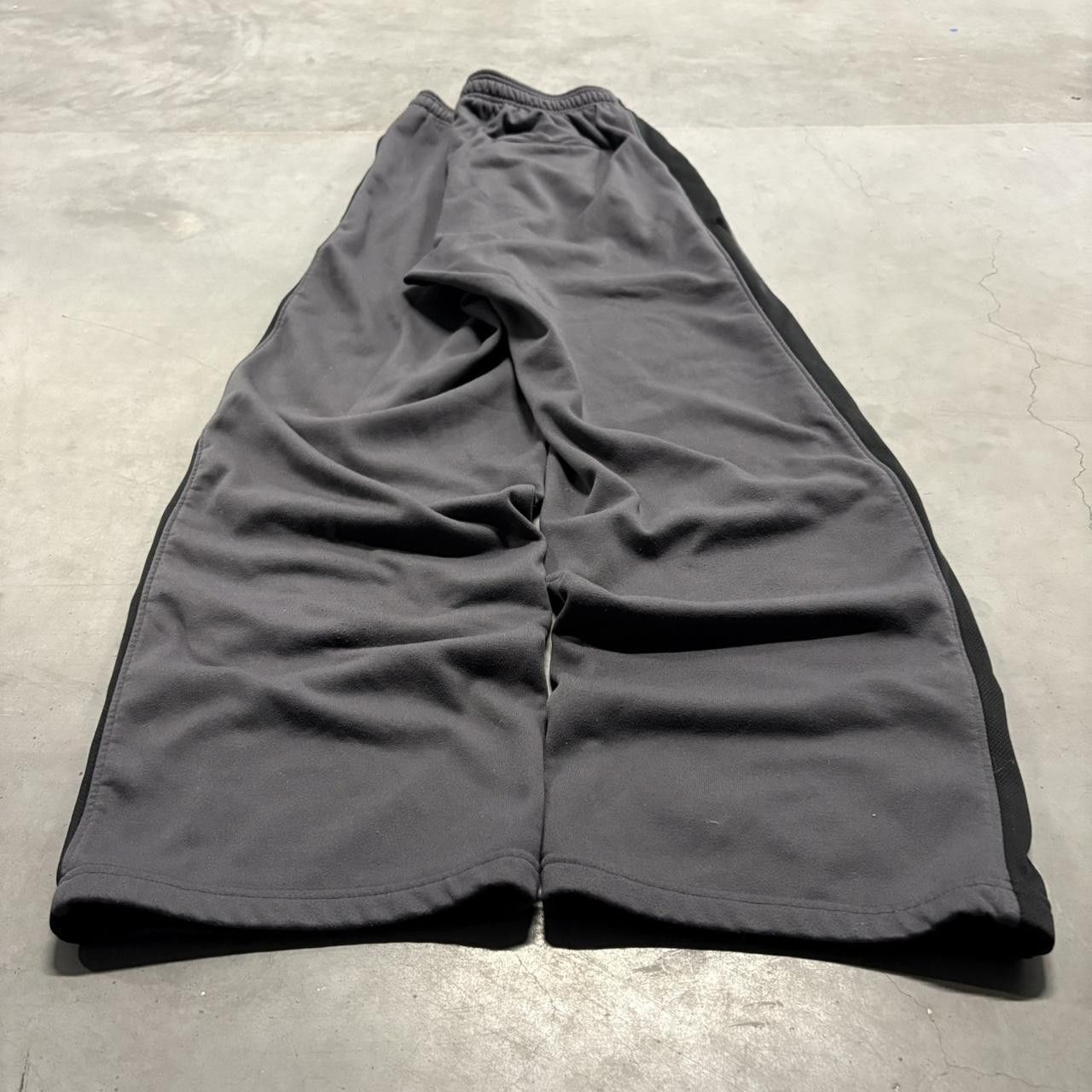 Reebok CRAZY Vintage Y2K/2000s Baggy Striped Grey Reebok Sweatpants with adjustable waistband and drawstrings! Size US 36 / EU 52 - 5 Thumbnail