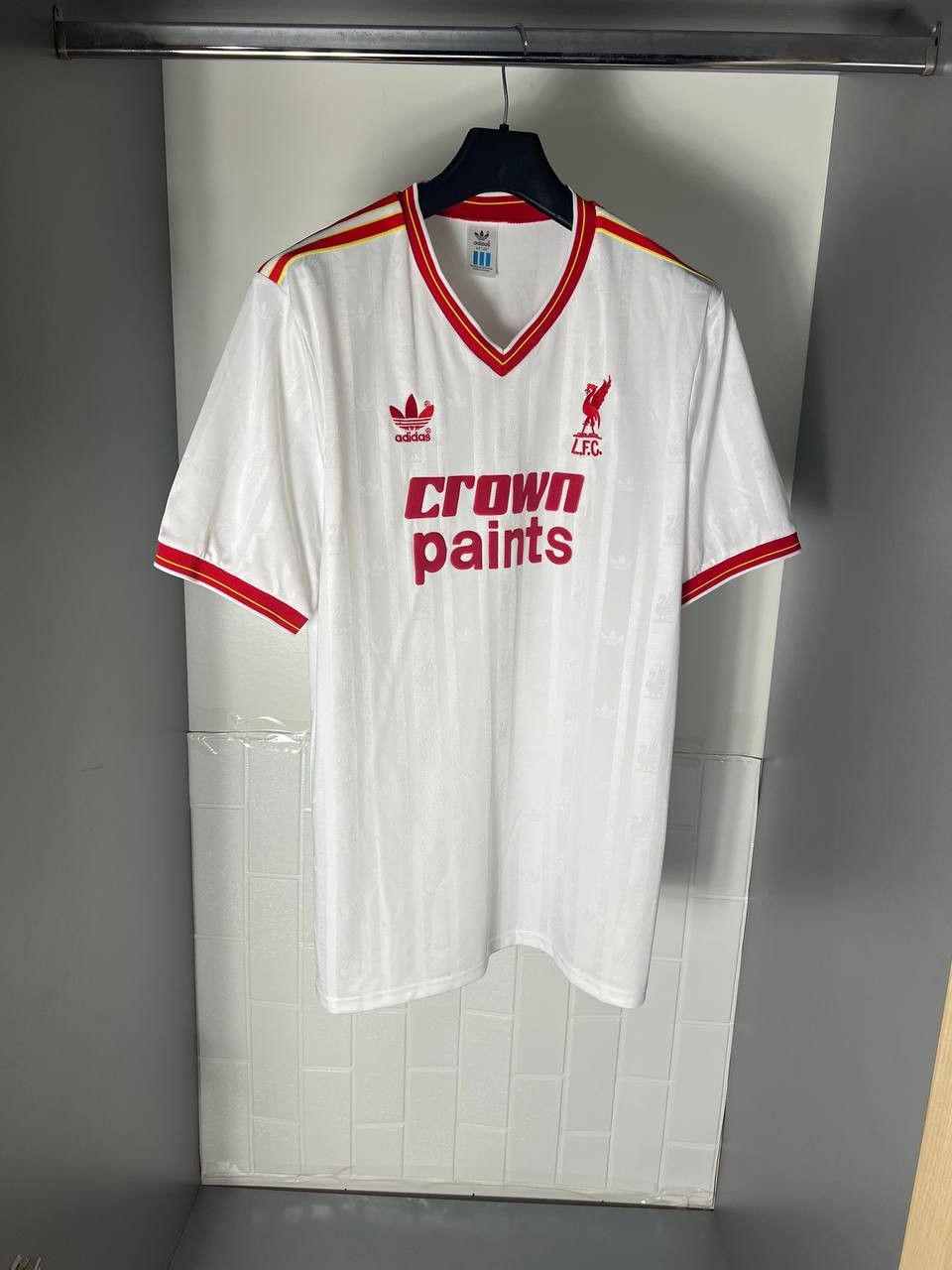 Vintage VERY RARE ADIDAS FC LIVERPOOL ENGLAND SOCCER JERSEY RETRO Size US M / EU 48-50 / 2 - 3 Thumbnail