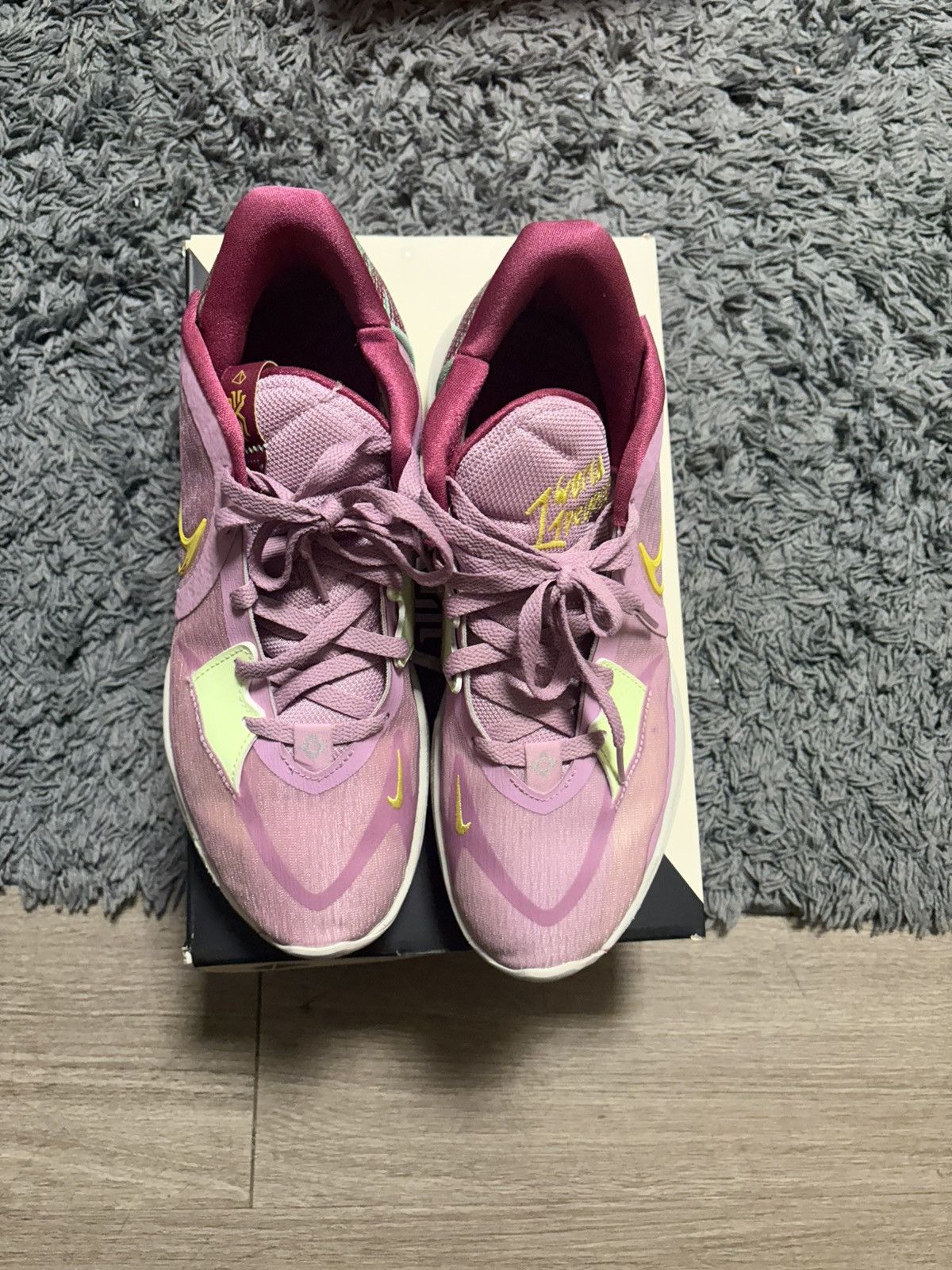 Nike Kyrie 5 Orchid Size US 10.5 / EU 43-44 - 3 Thumbnail