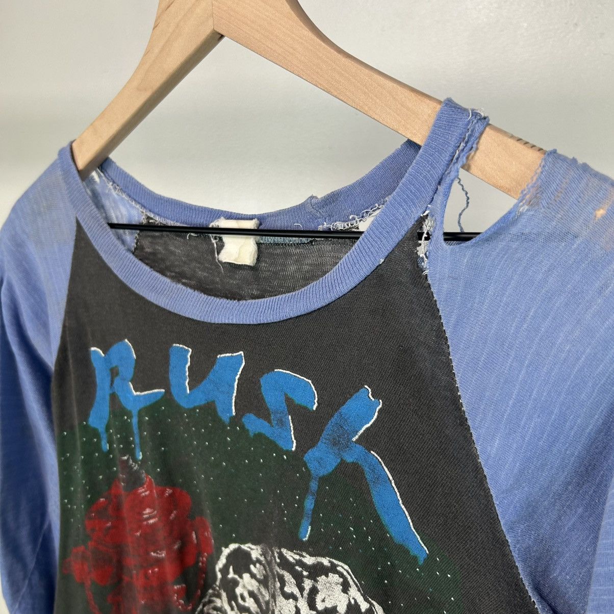 Vintage Vintage 80s Rush Signals tour distressed band raglan t shirt Size US S / EU 44-46 / 1 - 5 Thumbnail