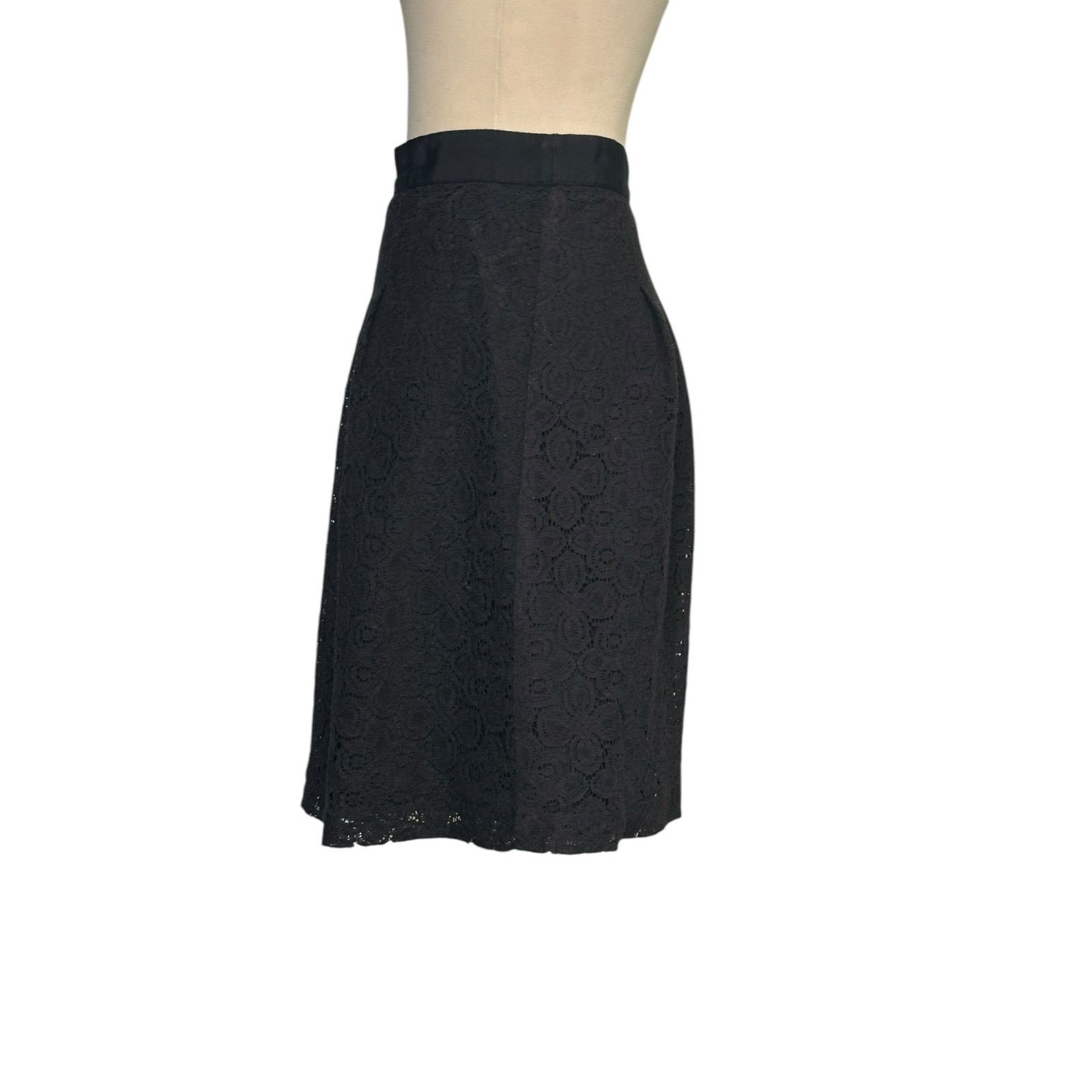 Loft Loft black lace a line skirt size 14P Size 36" / US 14 / IT 50 - 5 Thumbnail