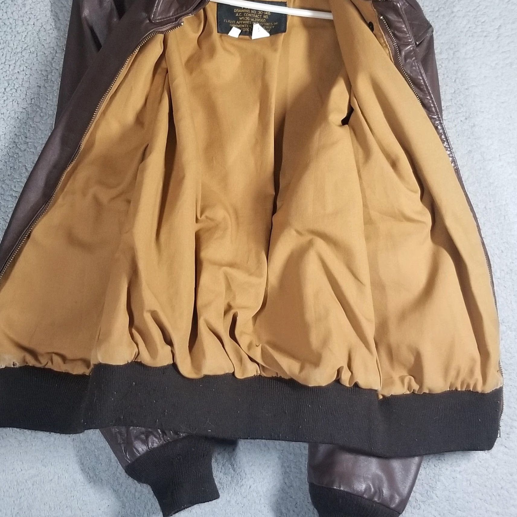 Industrie Flight Apparel Industries Type A-2 Leather Jacket Bomber Jacket Men M Brown USA Army 80's Air Force Zip Front Pockets Lined Short Length Size US M / EU 48-50 / 2 - 3 Thumbnail