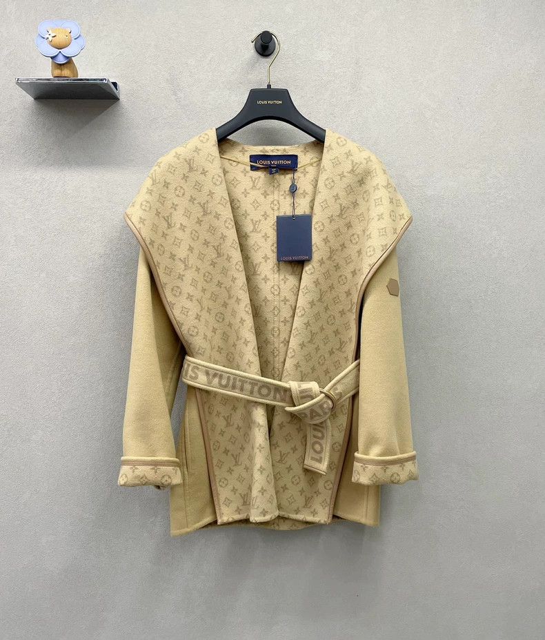 Louis Vuitton Beige Short Printed Coat for Fall Winter - dmc Size US L / EU 52-54 / 3 - 1 Thumbnail