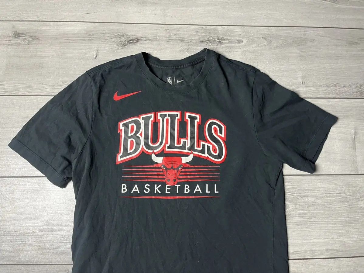 NBA Nike Chicago bulls Tshirt NBA size Medium Size US M / EU 48-50 / 2 - 3 Thumbnail
