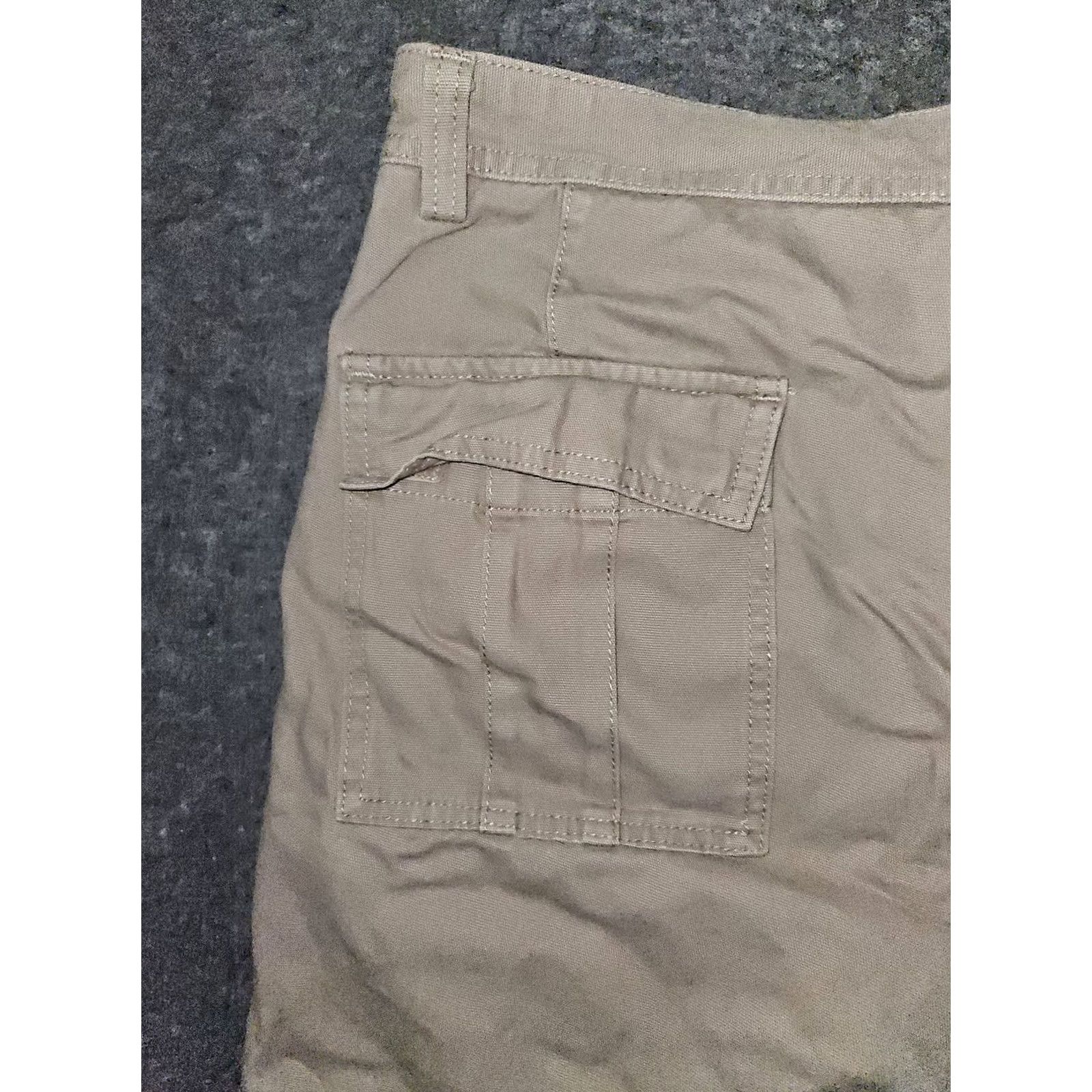 Dockers Dockers Pants Mens 36x30 Khaki Relaxed Fit Cargo Workwear Utility Cotton Jeans-style? No, Pants. Size US 36 / EU 52 - 7 Thumbnail